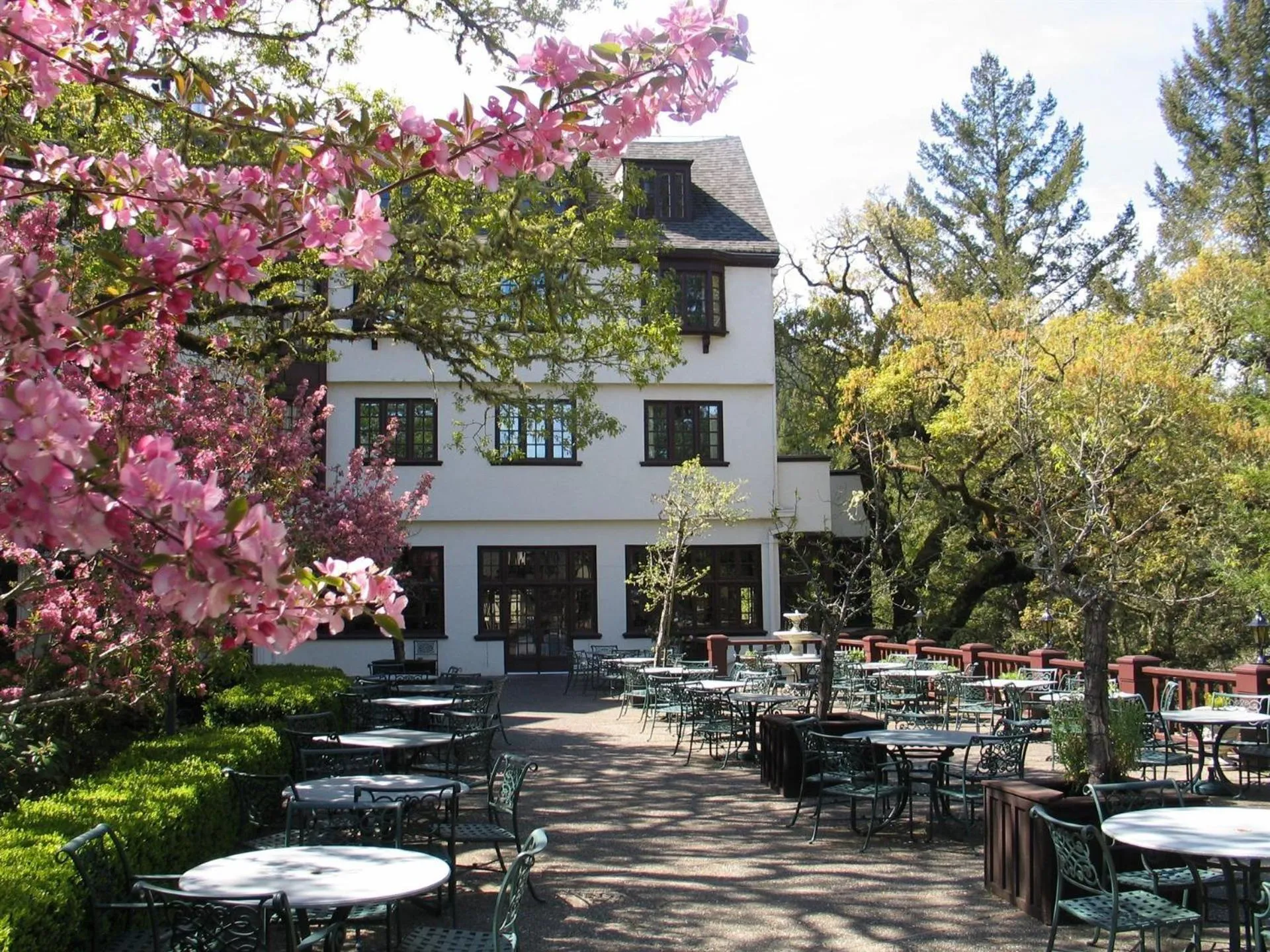 Restaurant/places to eat in Benbow Historic Inn