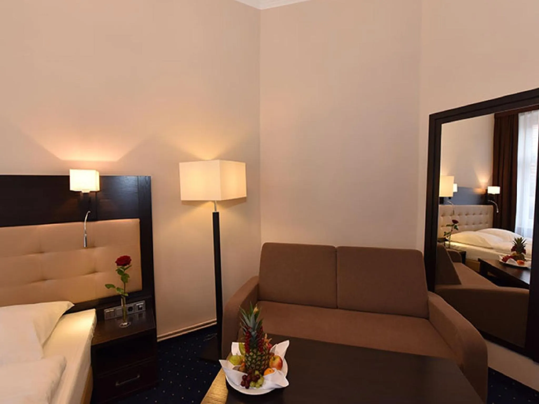 Photo of the whole room, Bed in Weinhaus Wöhler