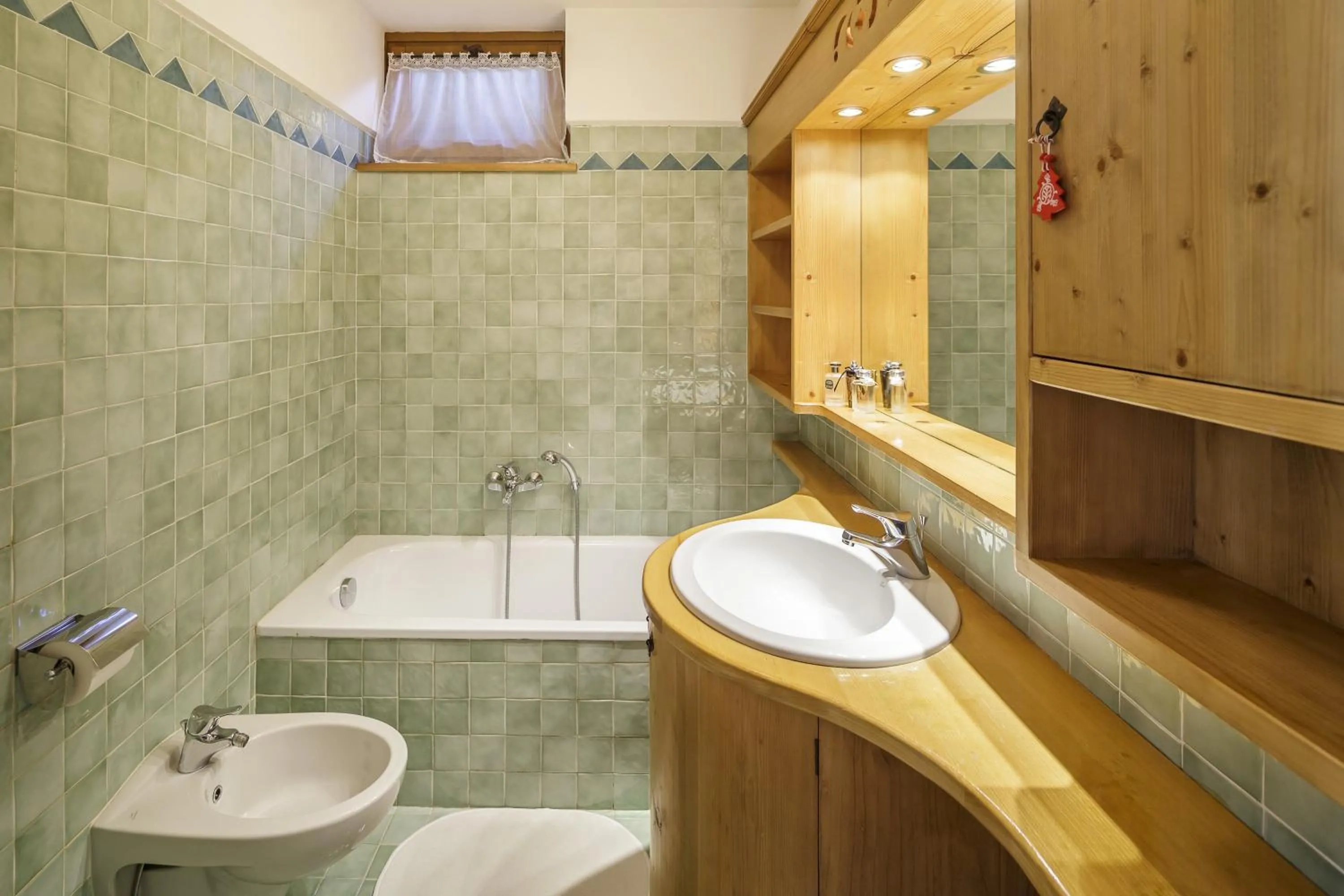 Bathroom in Villa Ronco - Stayincortina