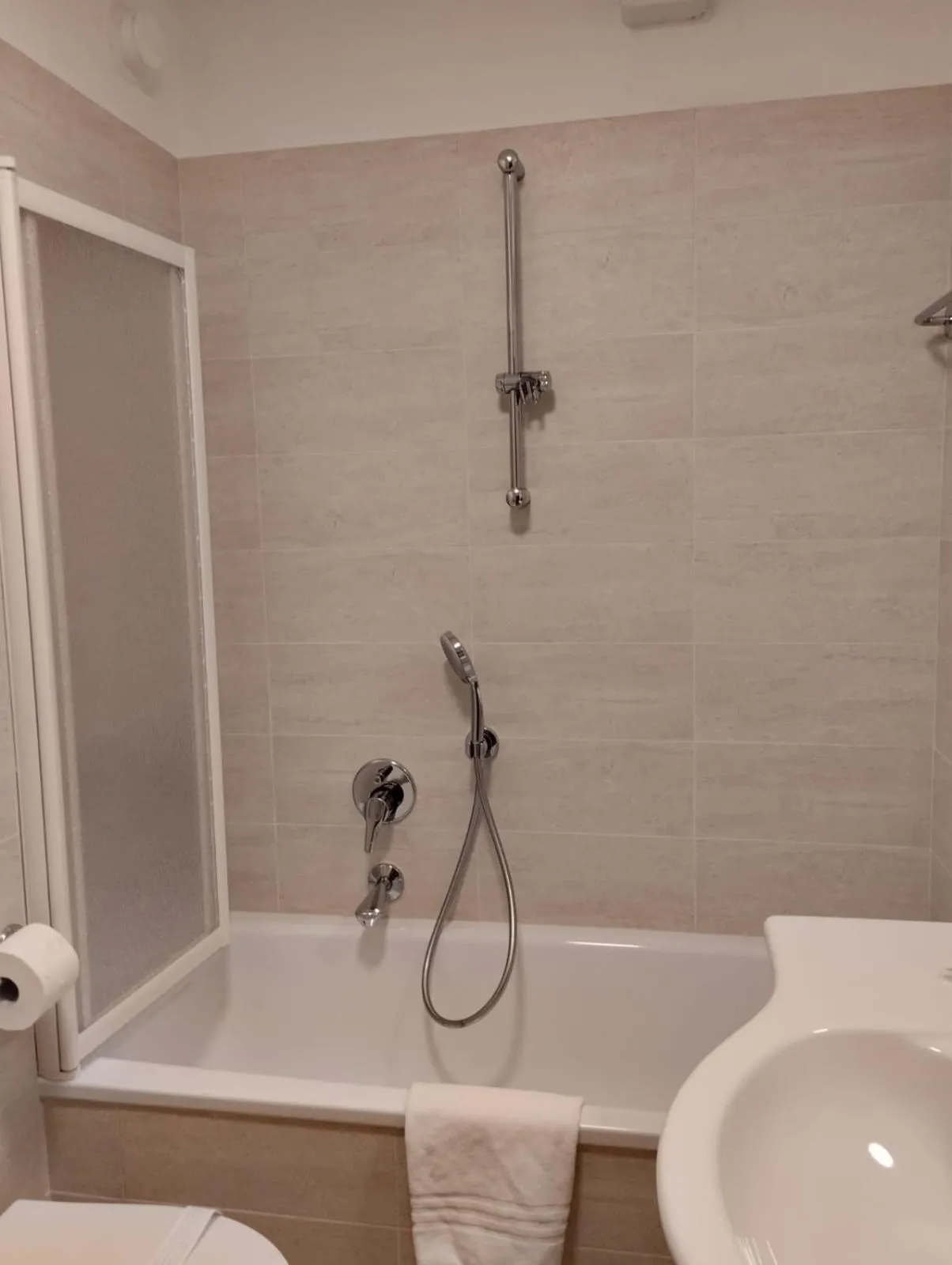 Bathroom in Villa Ronco - Stayincortina