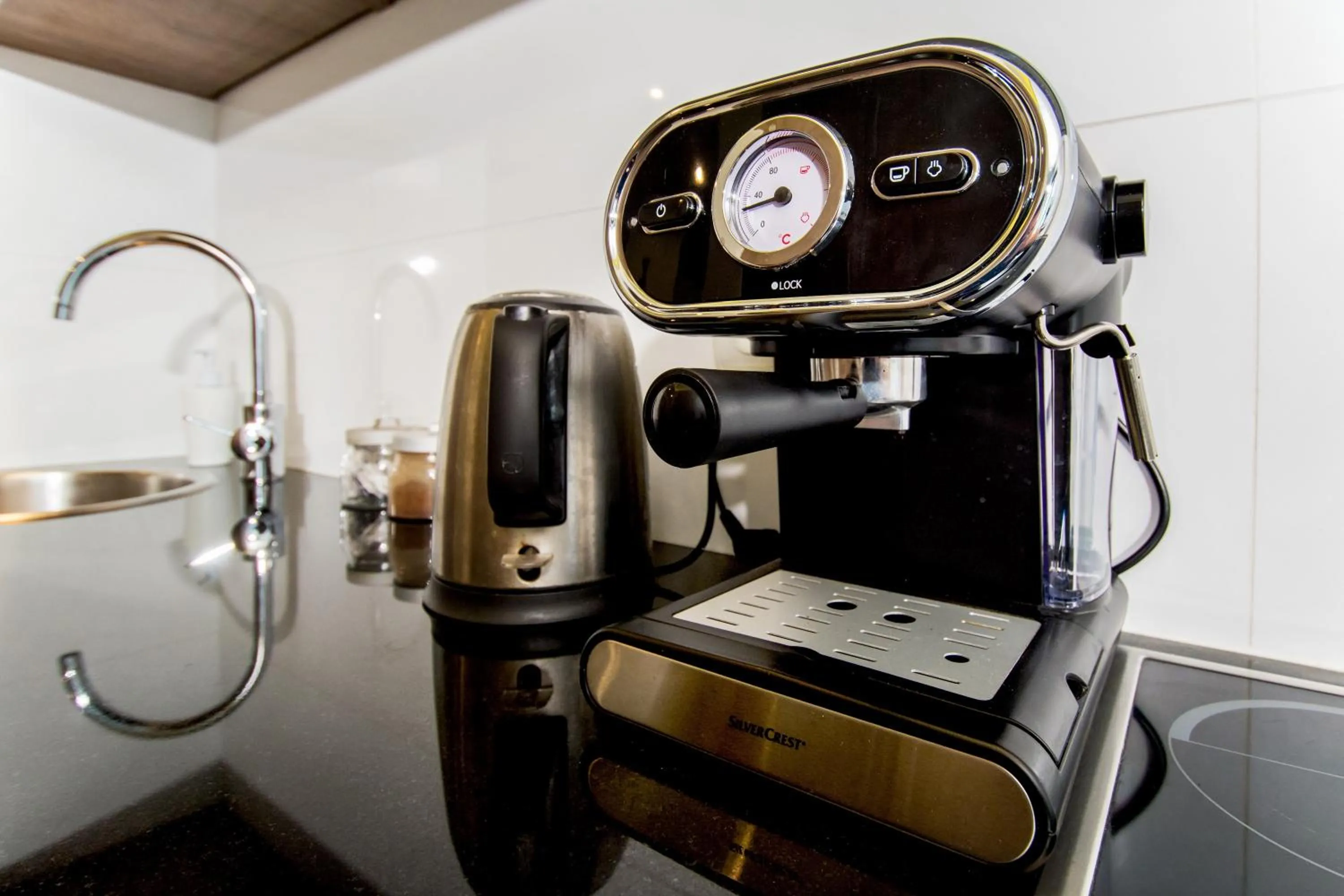 Coffee/tea facilities in erApartments Oxygen Residence