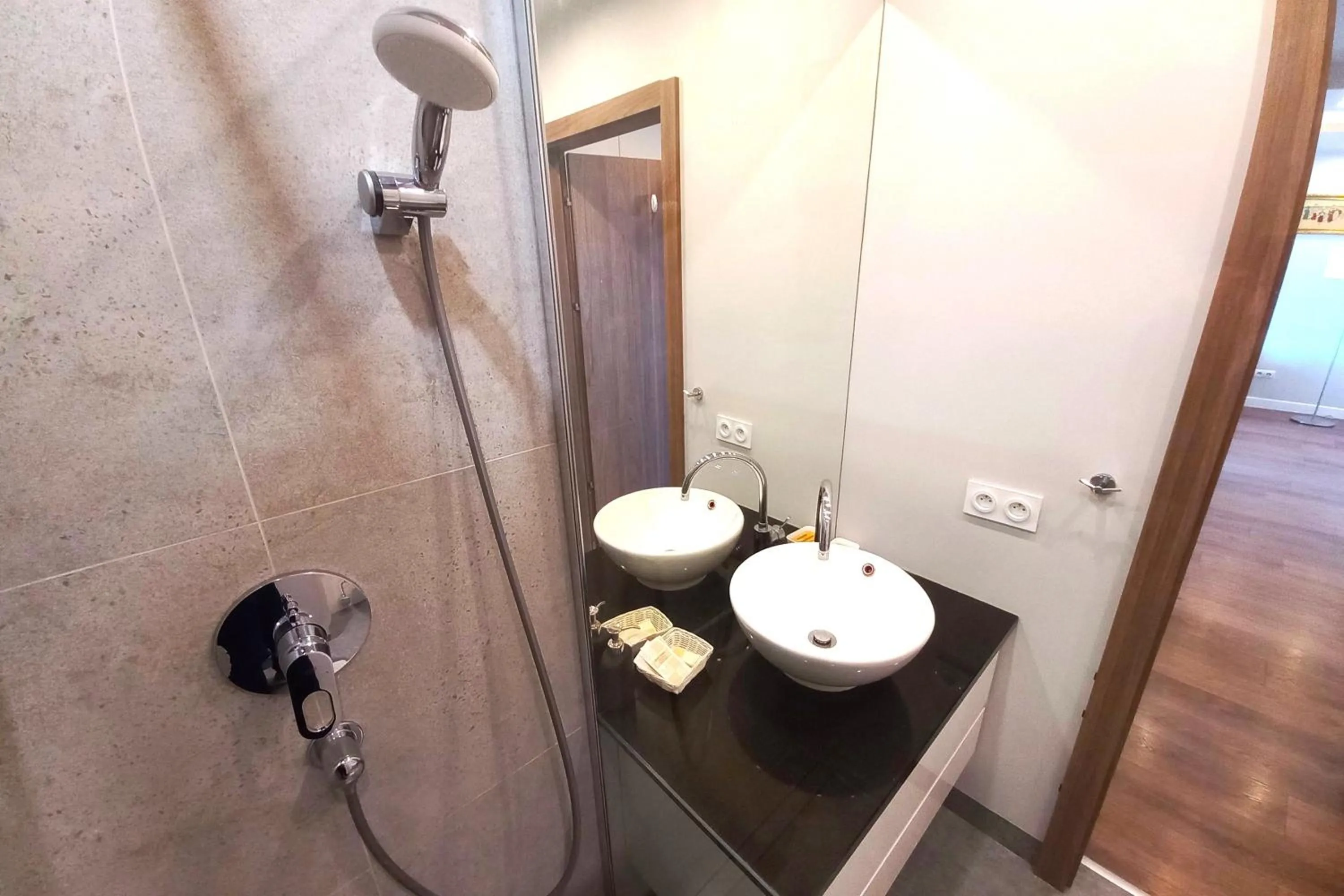 Shower in erApartments Oxygen Residence