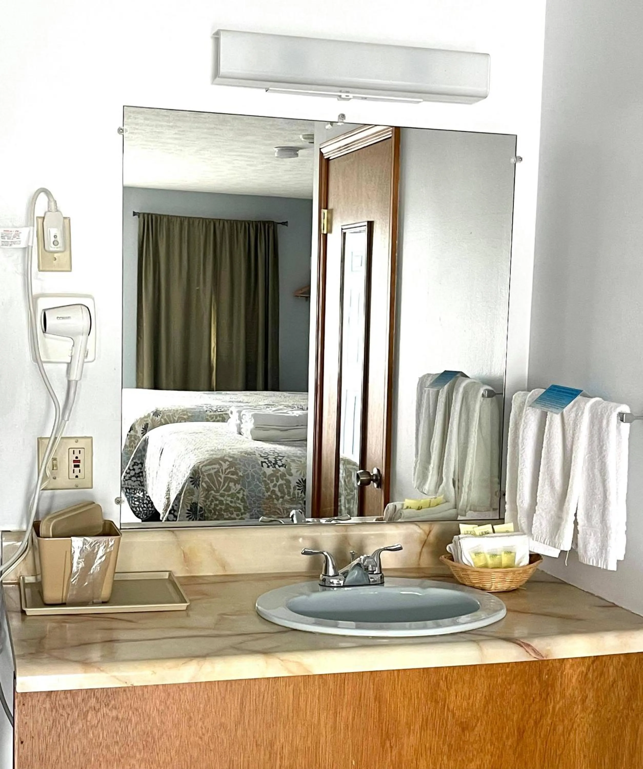 Bed in Seacoast Motel