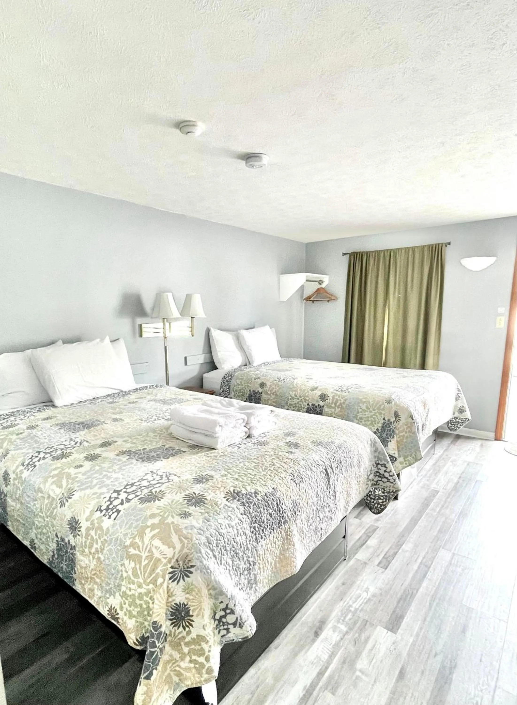 Bed in Seacoast Motel