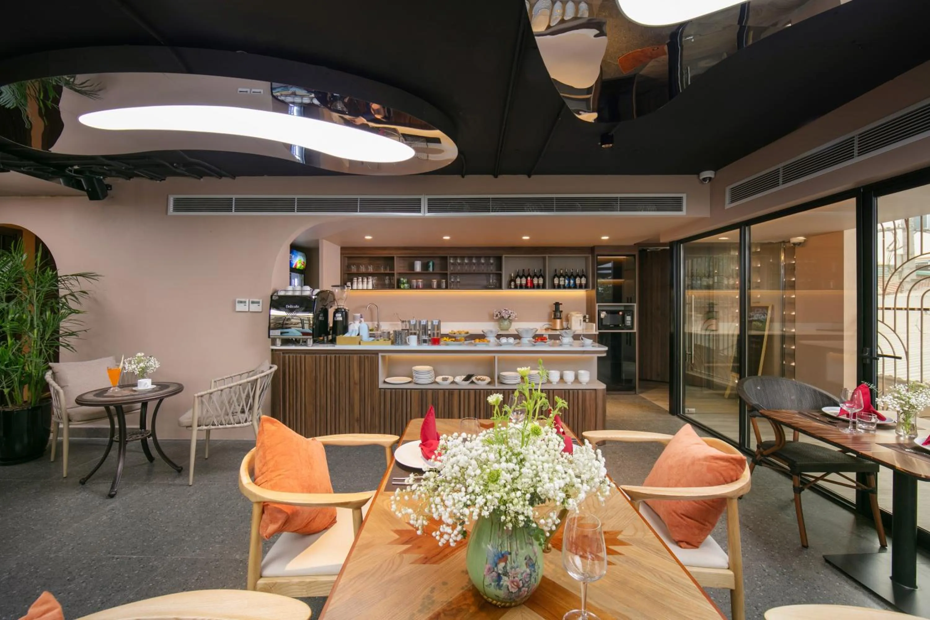 Restaurant/places to eat in Hanoi Riverview Boutique Hotel & Apartment