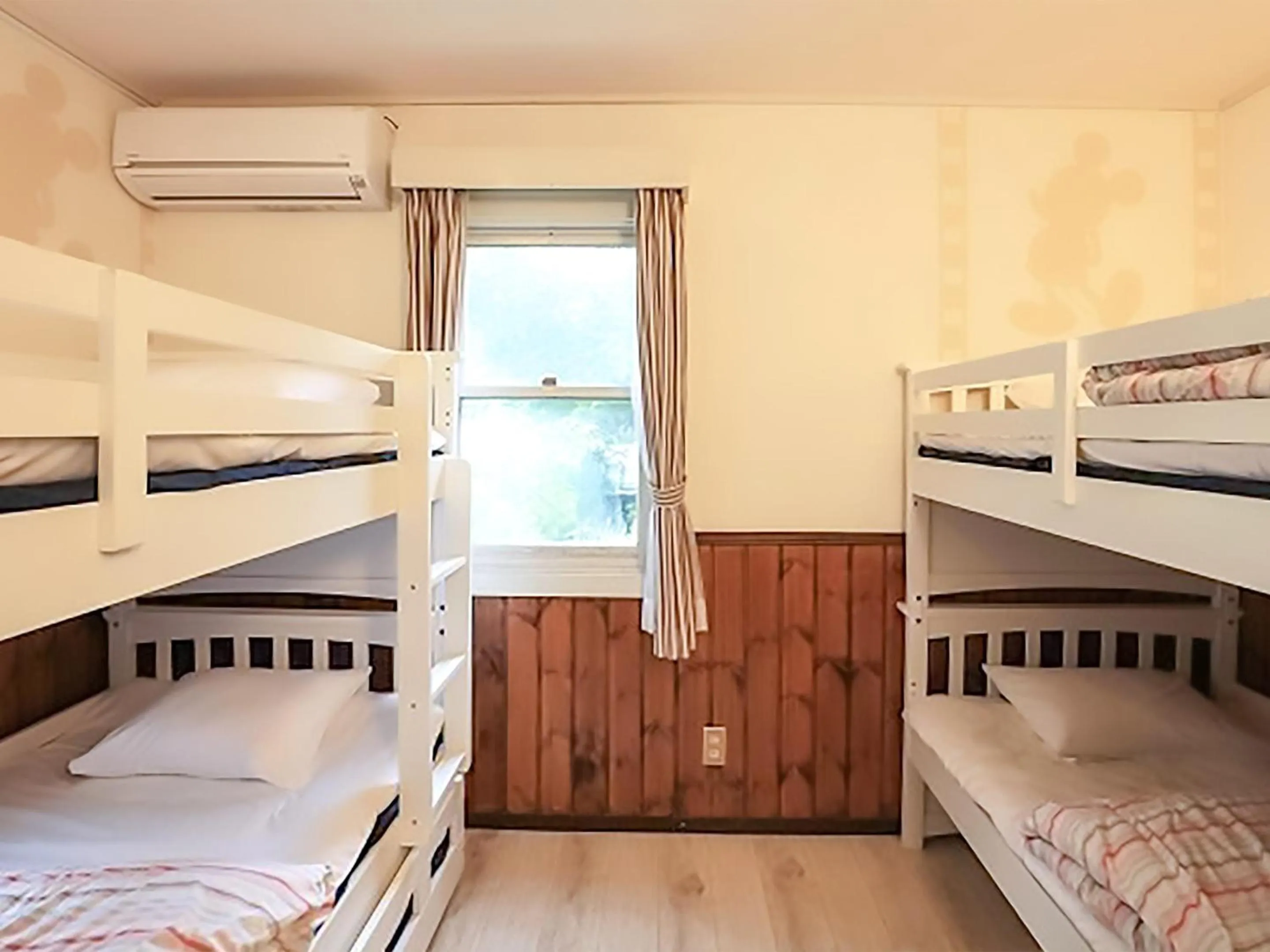 bunk bed, Bed in Human resort