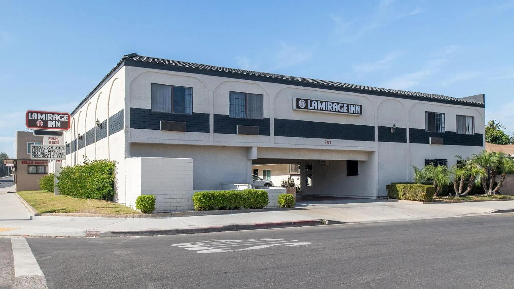 Property building in La Mirage Inn - Long Beach
