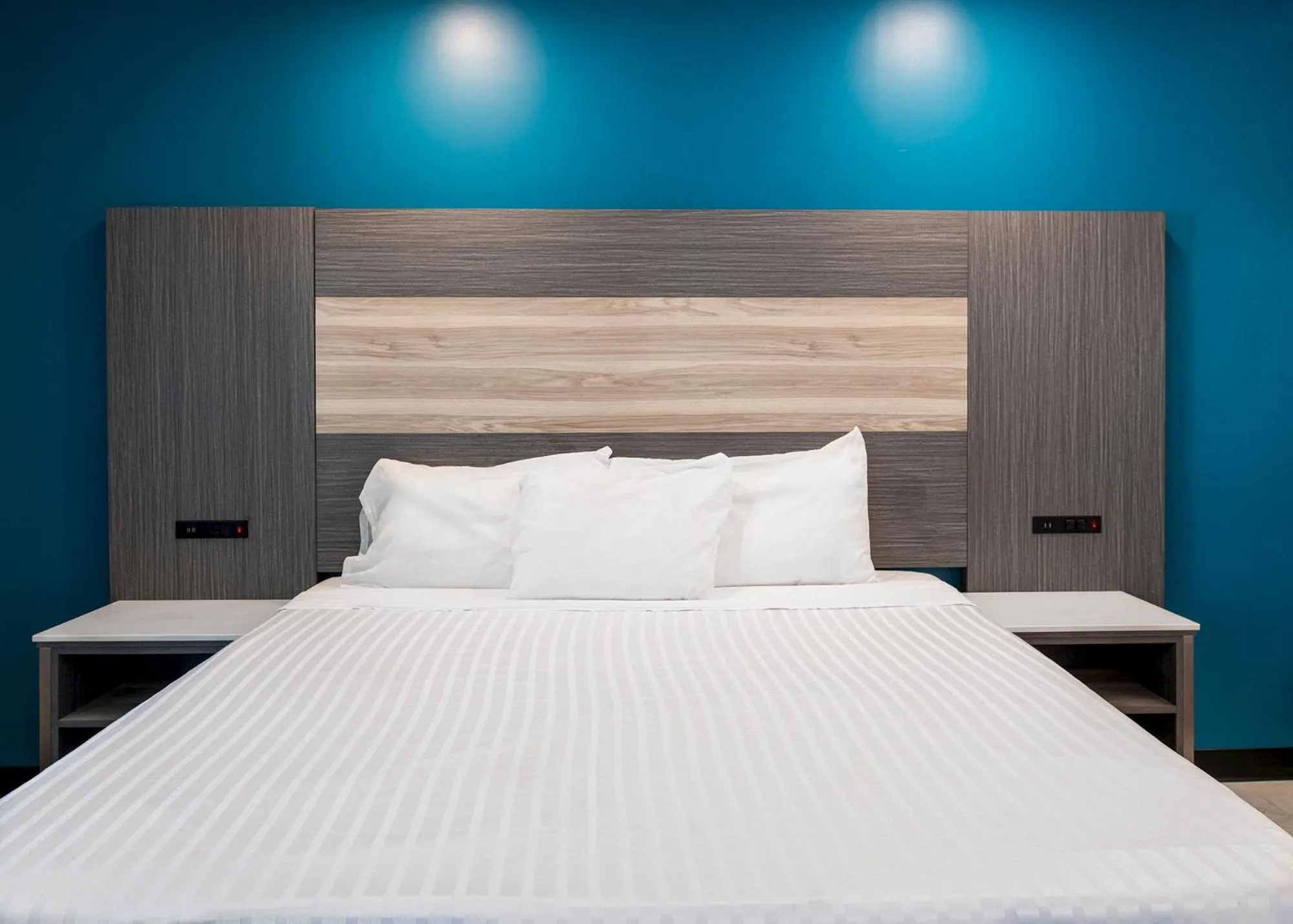 Bed in La Mirage Inn - Long Beach