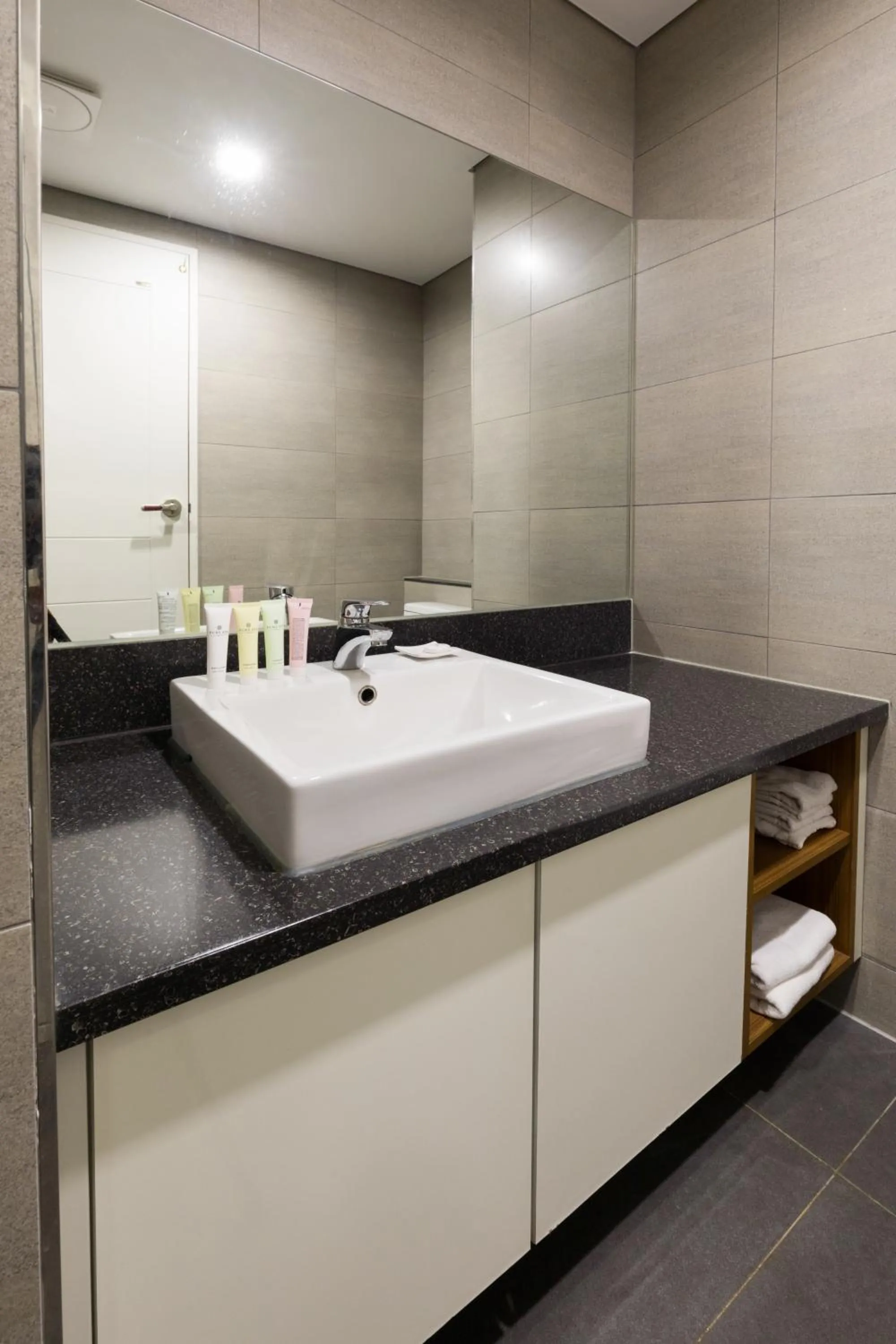 Bathroom in Vistacay Hotel Worldcup