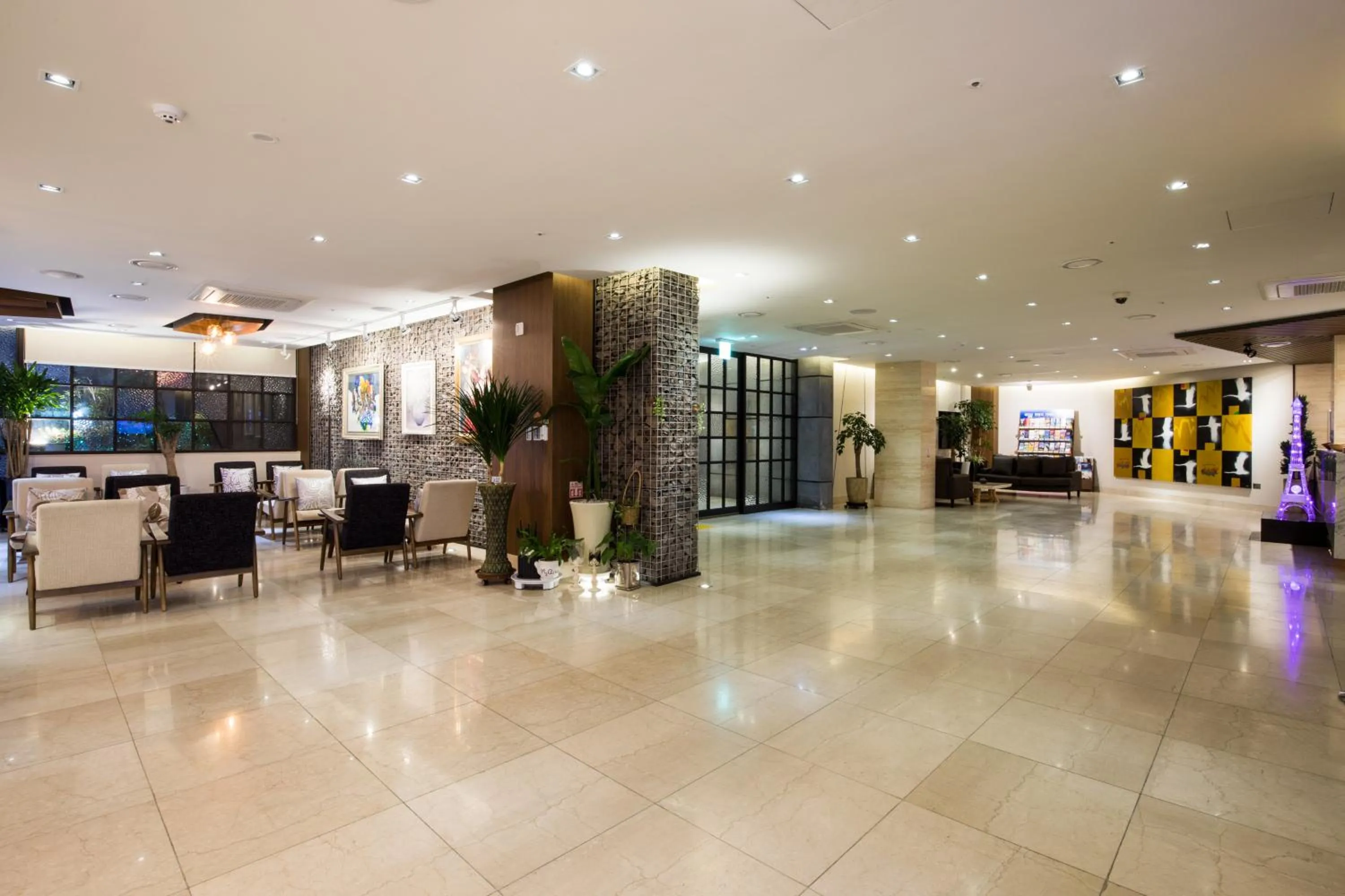 Lobby or reception in Vistacay Hotel Worldcup