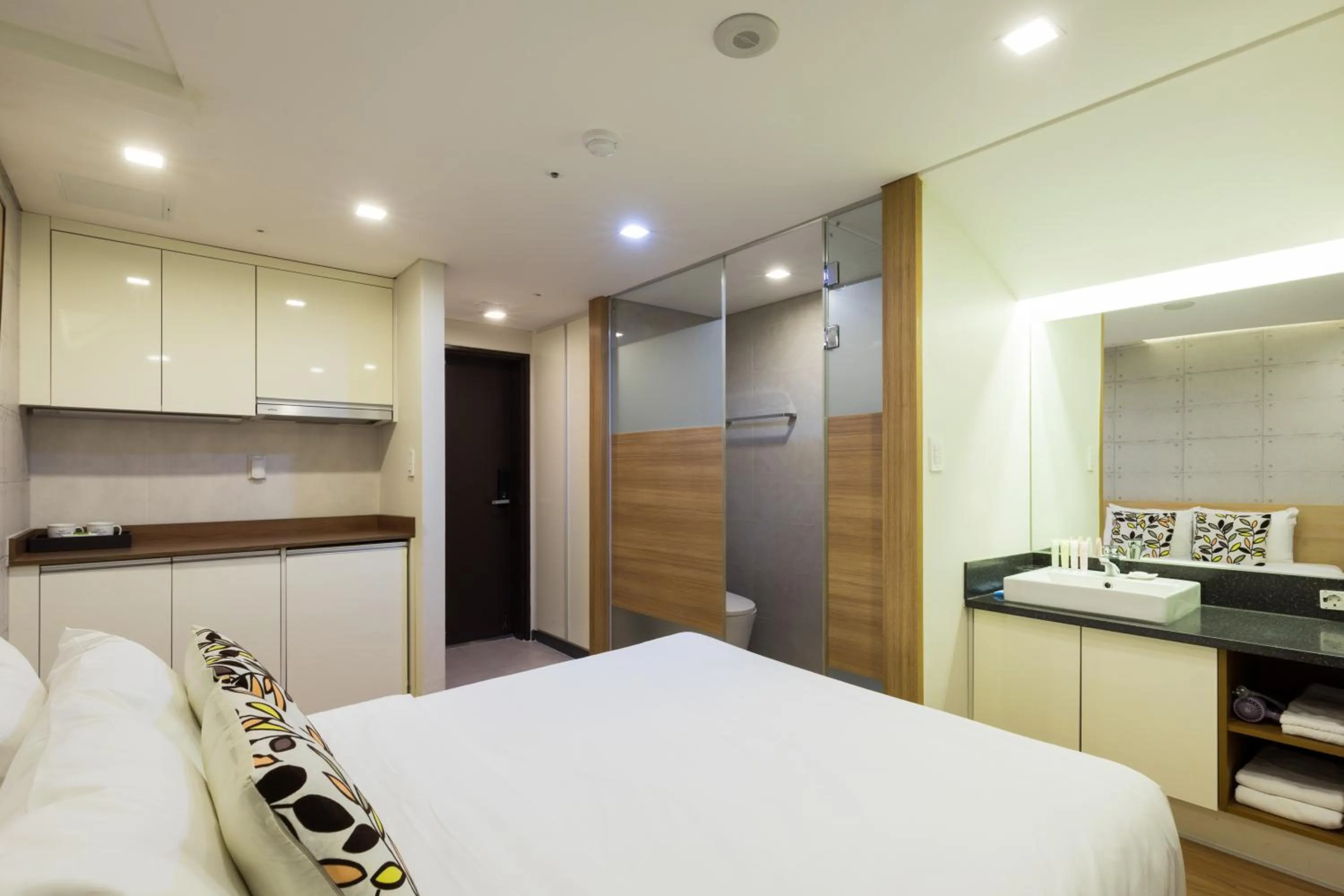 Photo of the whole room, Bed in Vistacay Hotel Worldcup