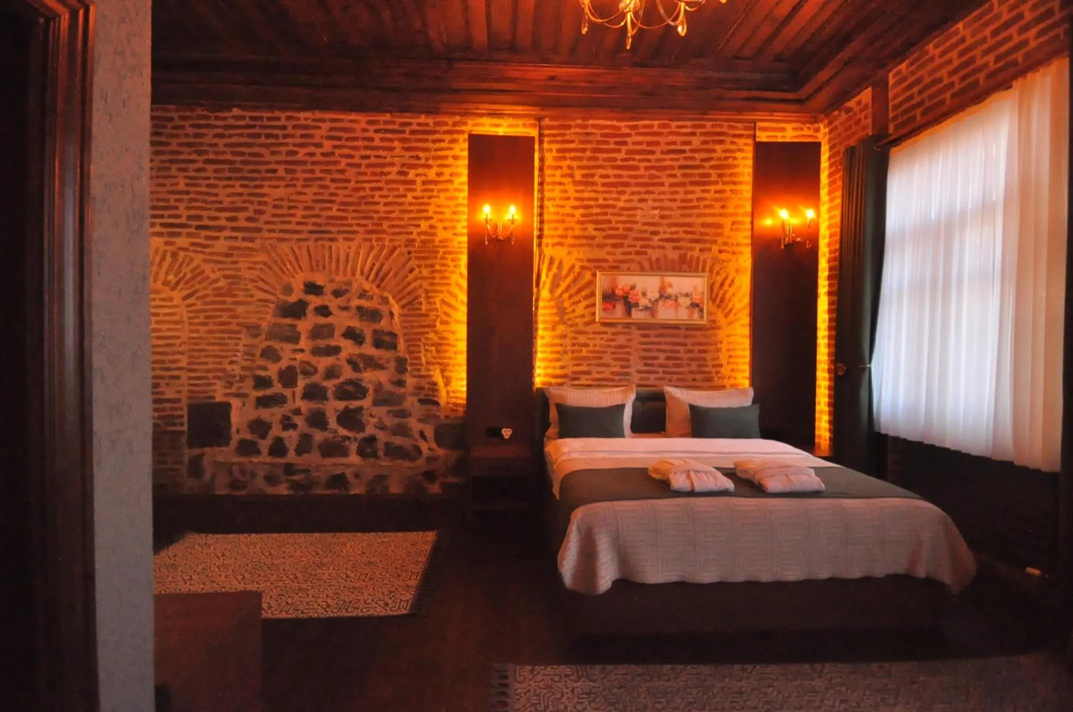 Photo of the whole room, Bed in Mihman Konak Hotel