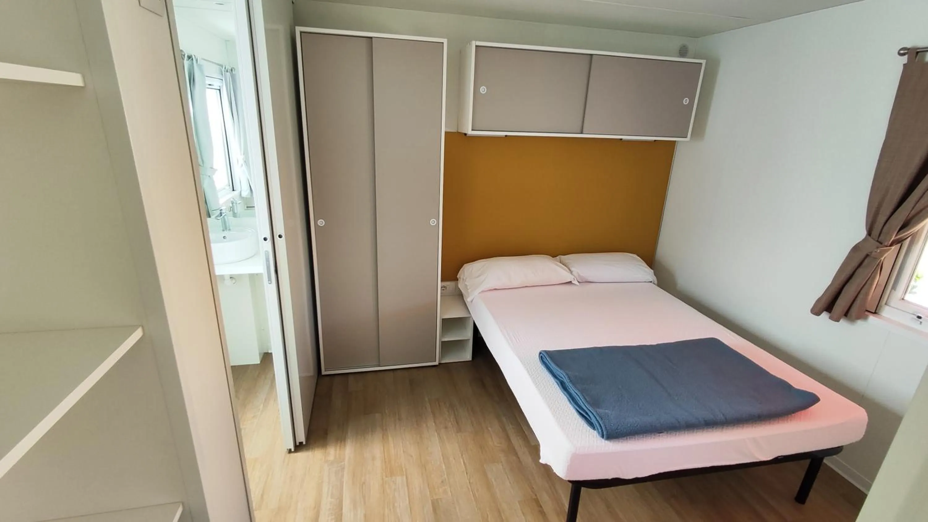 Bed in Campeggio del Garda