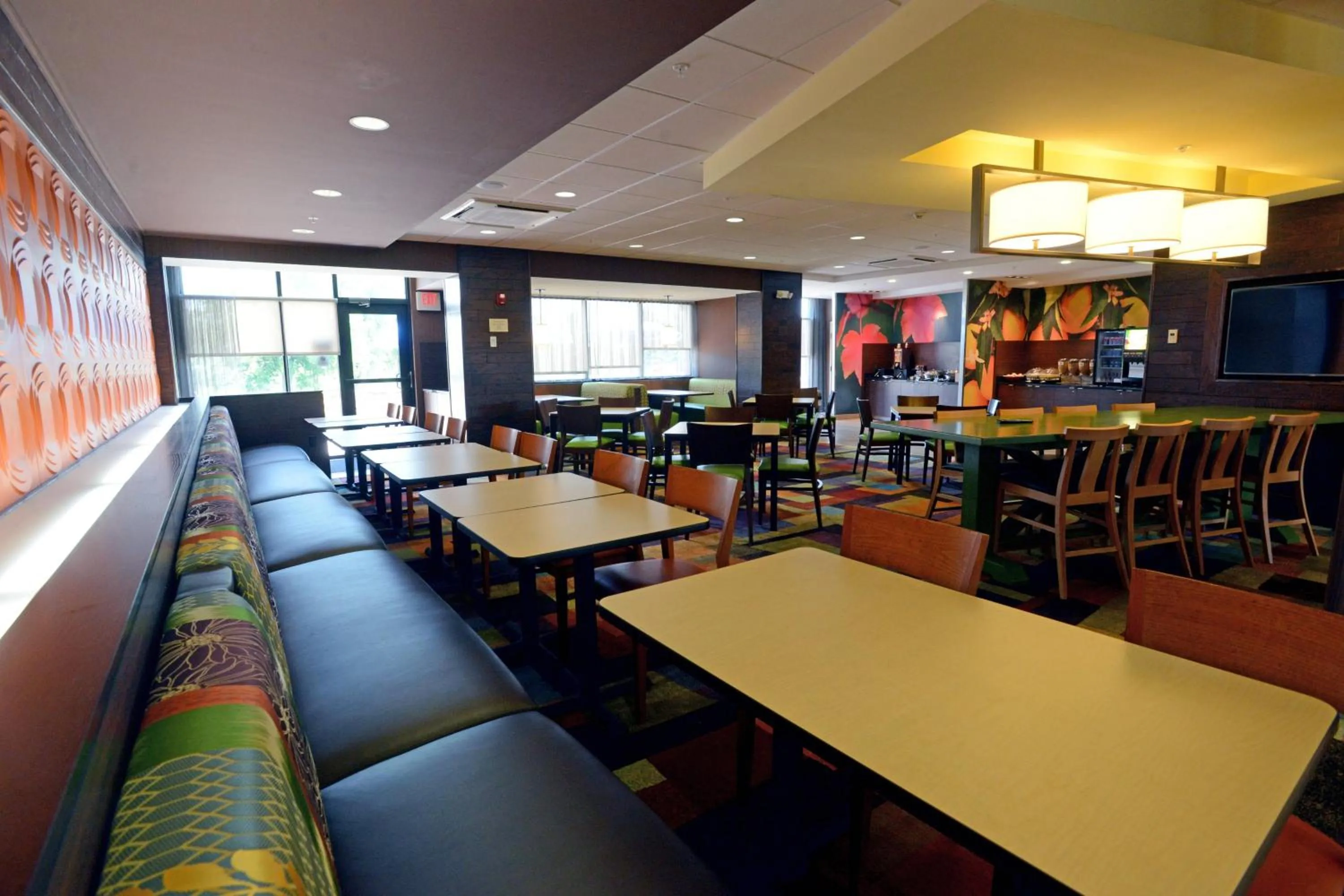 Breakfast in Fairfield Inn & Suites by Marriott Bowling Green