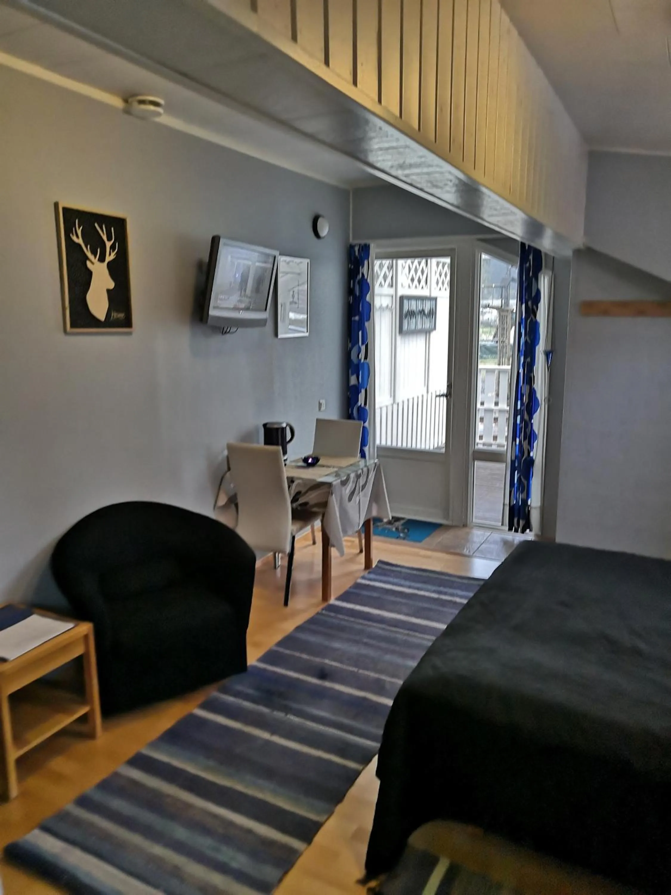 Living room, Bed in Hostel Mansikka