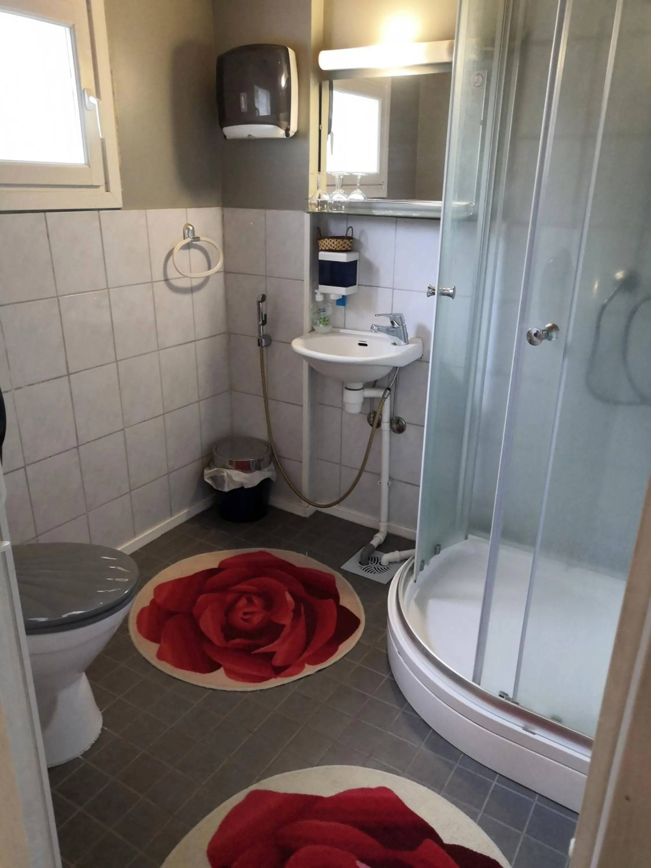 Shower in Hostel Mansikka