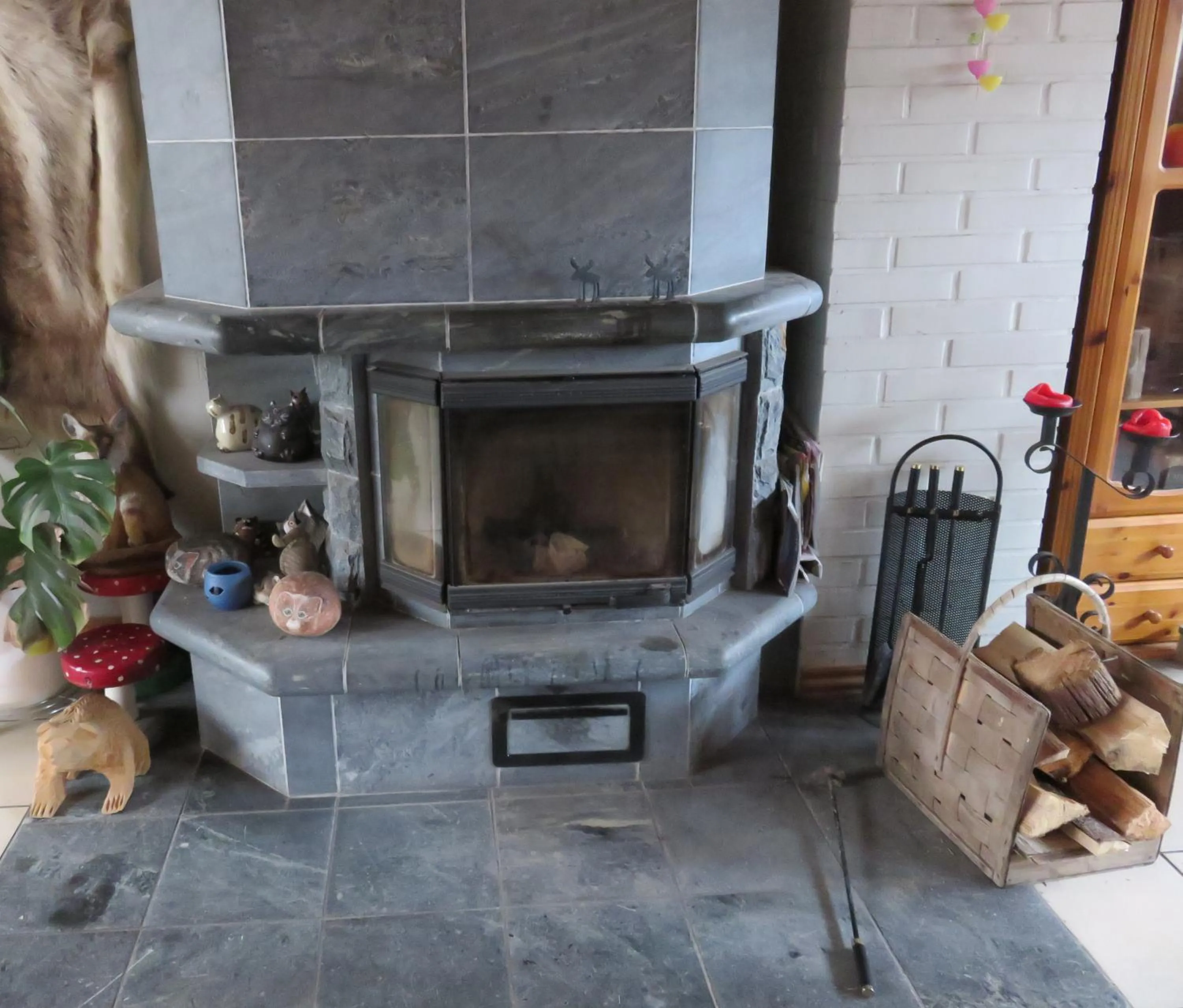 Communal lounge/ TV room in Hostel Mansikka