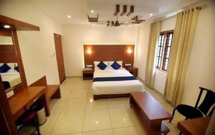 Deluxe Room (2 Adults + 1 Child) in White Portico Deluxe Room (2 Adults + 1 Child) in White Portico
