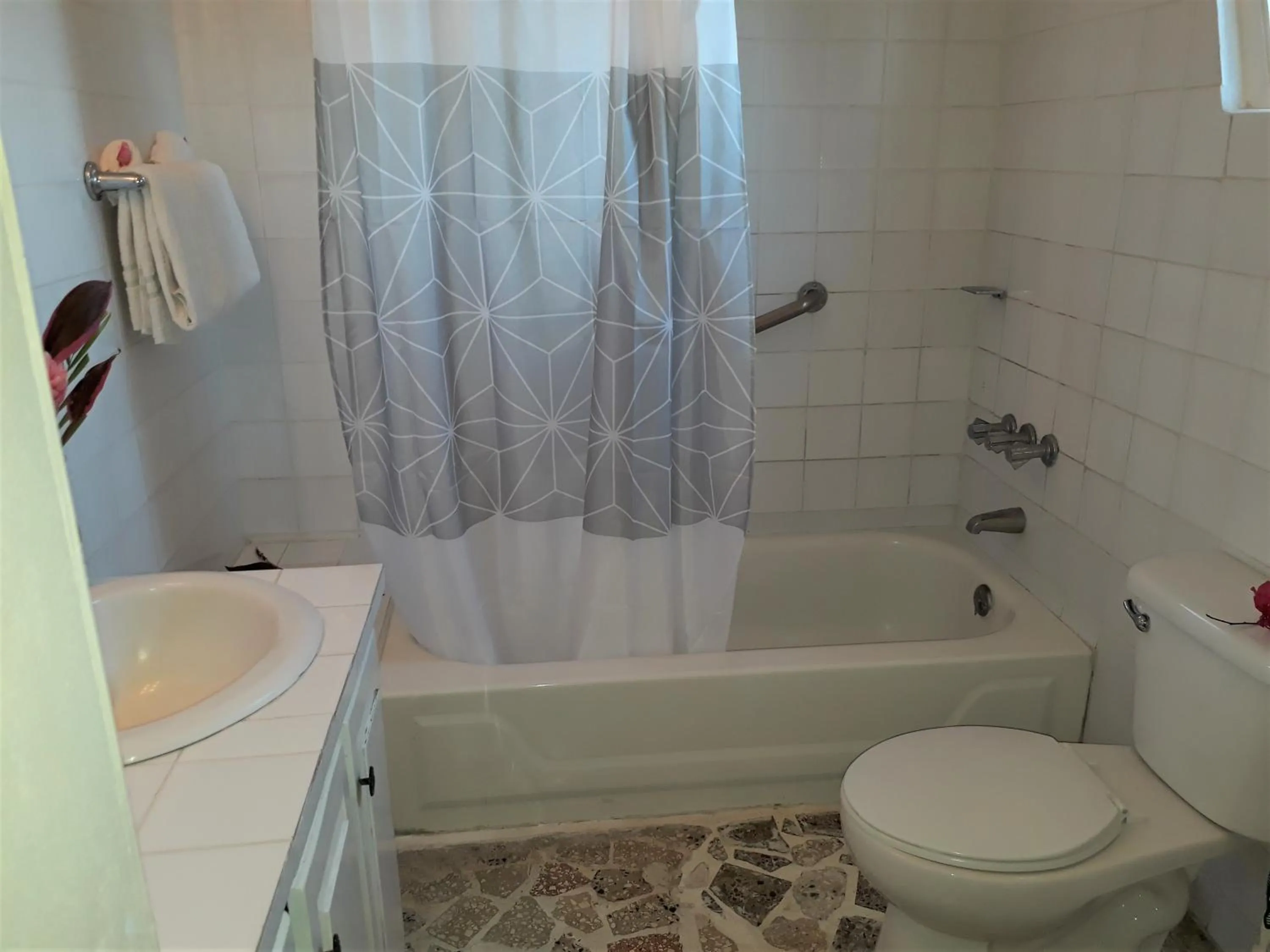 Bathroom in Paradise Inn