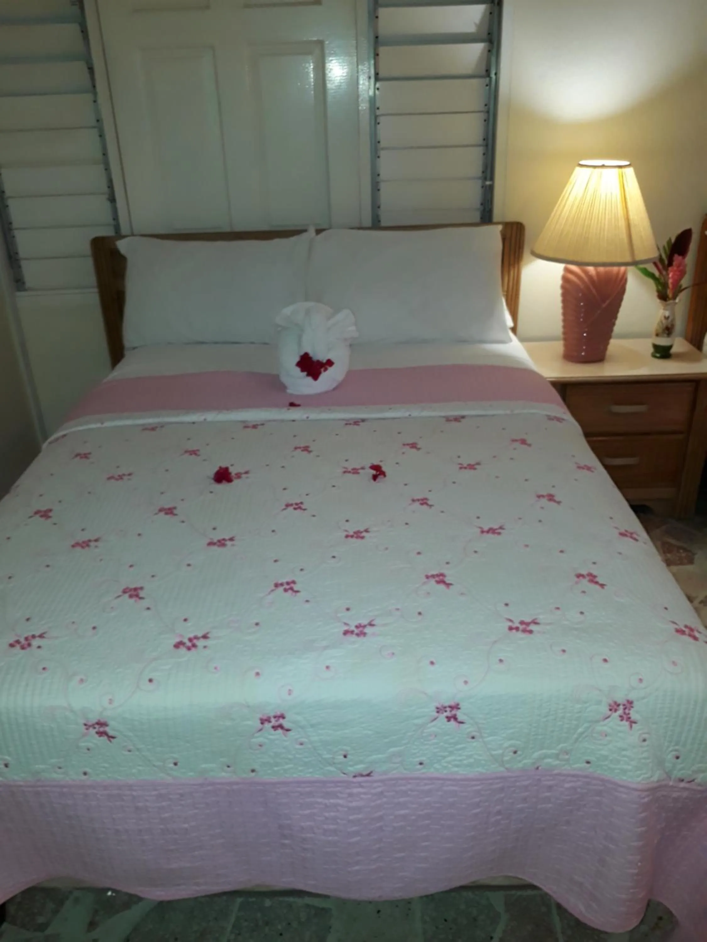 Bed in Paradise Inn