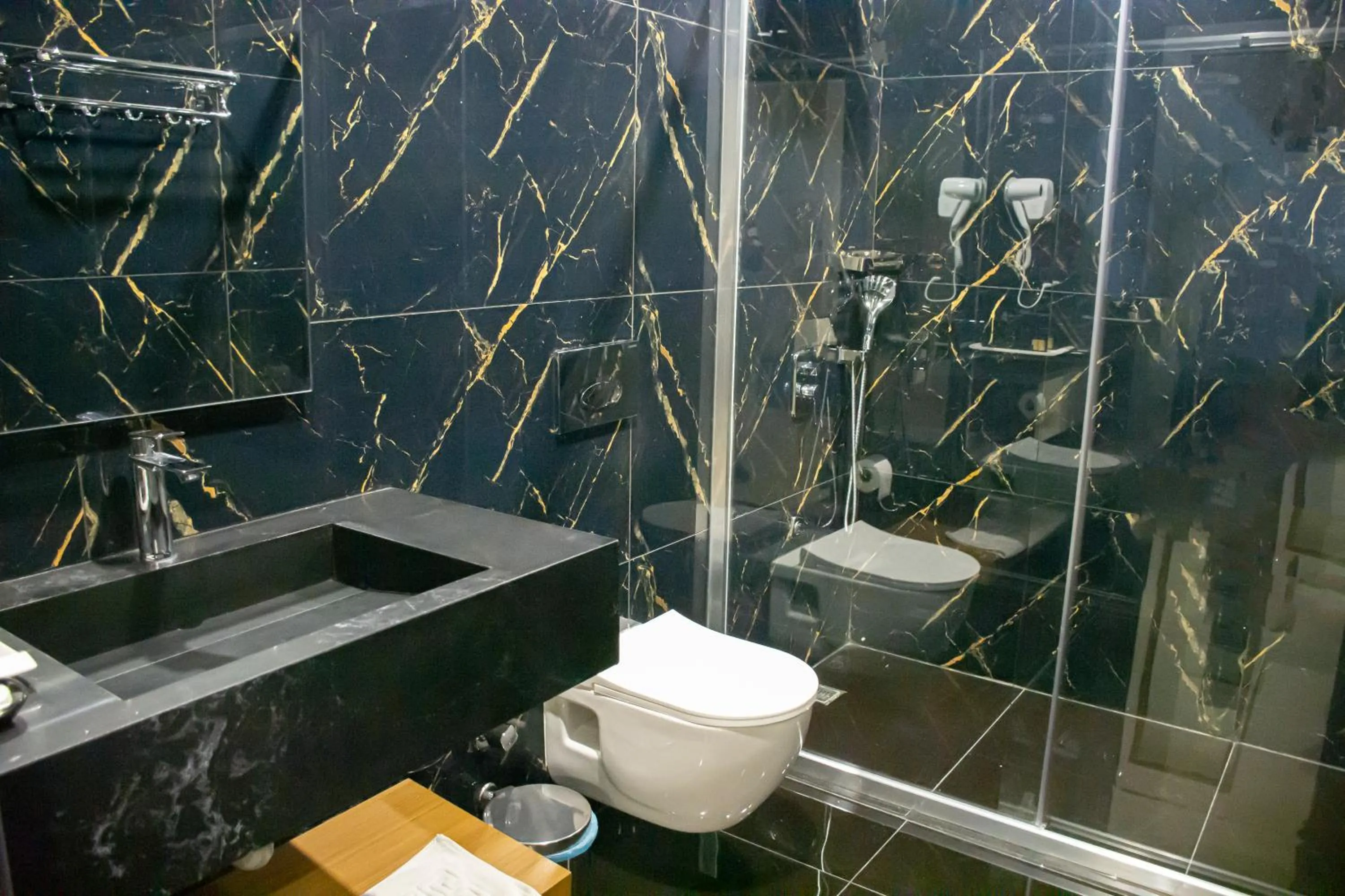 Deluxe King Room in Blue Moon Hotel
