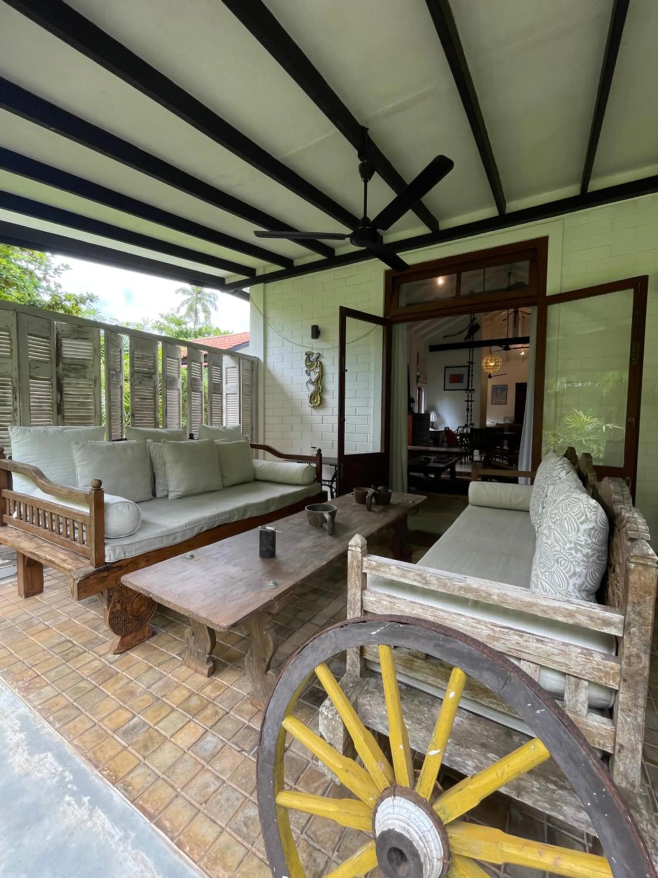 Living room in Aavya Cove Villas by Aahaasa