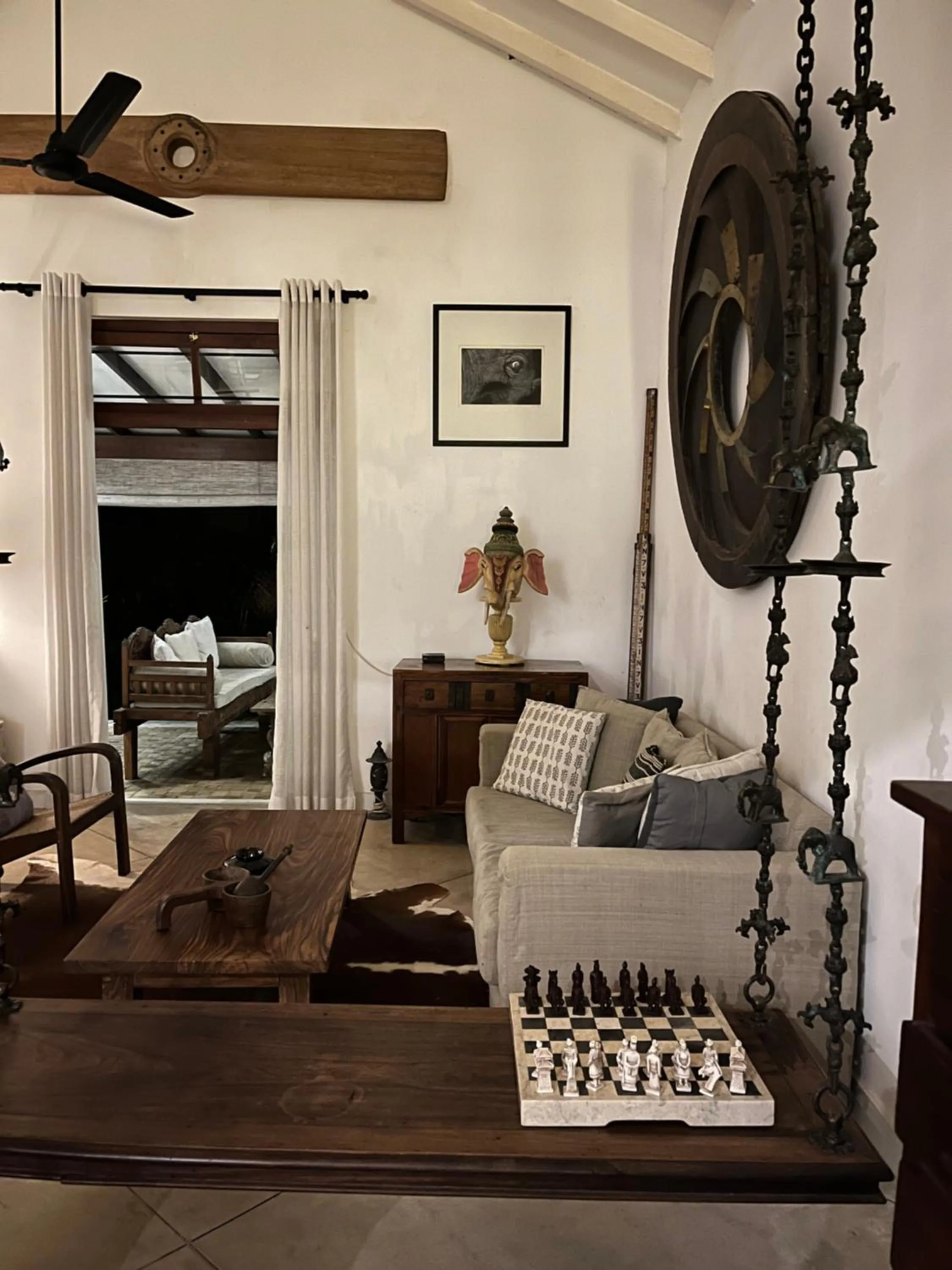 Living room in Aavya Cove Villas by Aahaasa