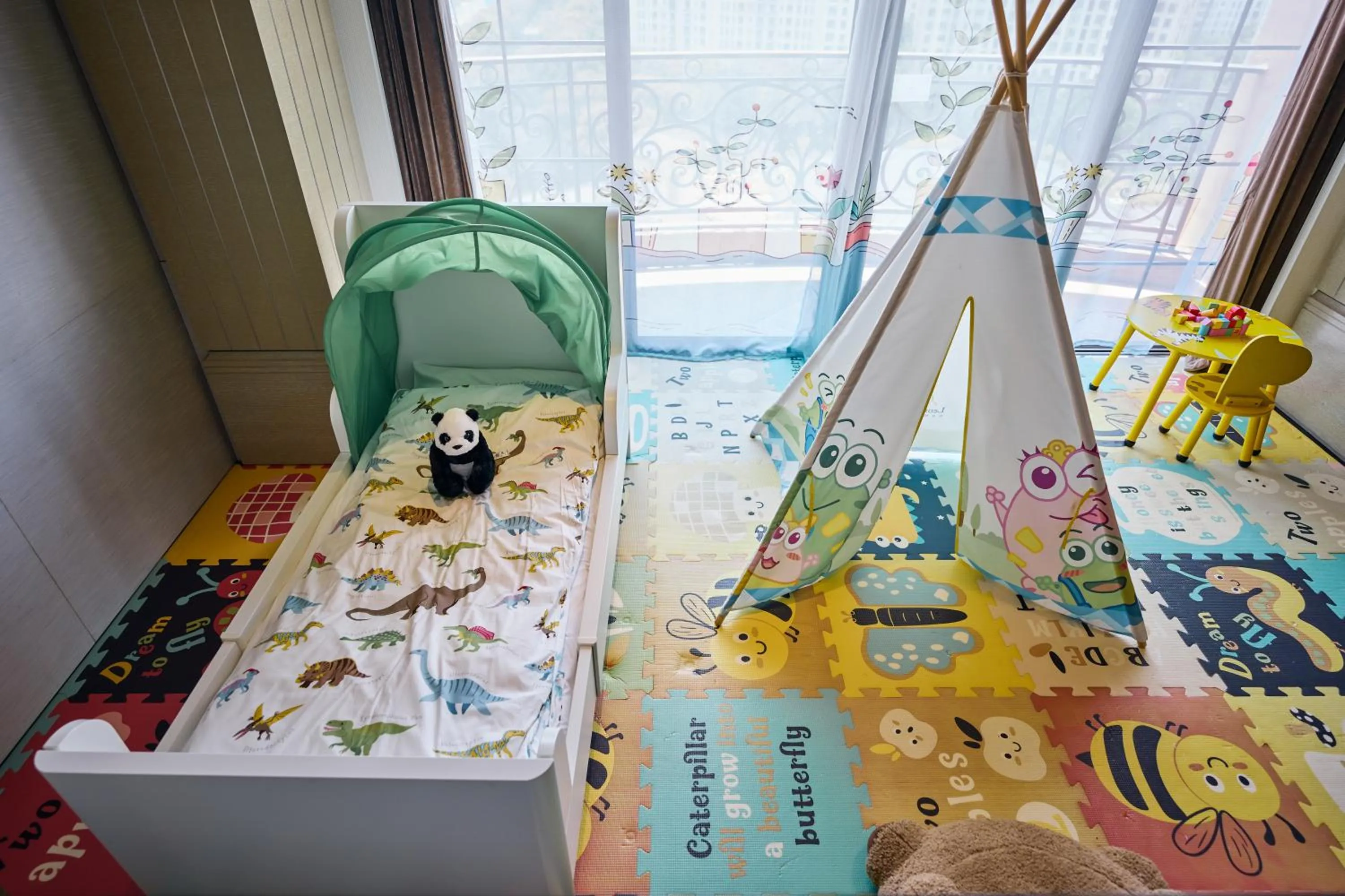 bunk bed in Chateau Star River Shanghai Minhang