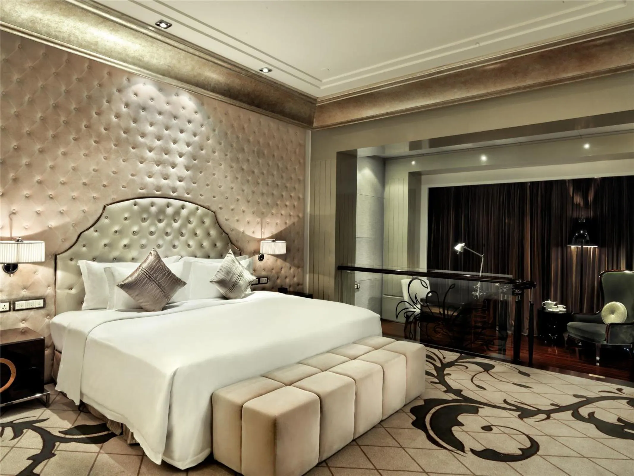 Photo of the whole room, Bed in Chateau Star River Shanghai Minhang
