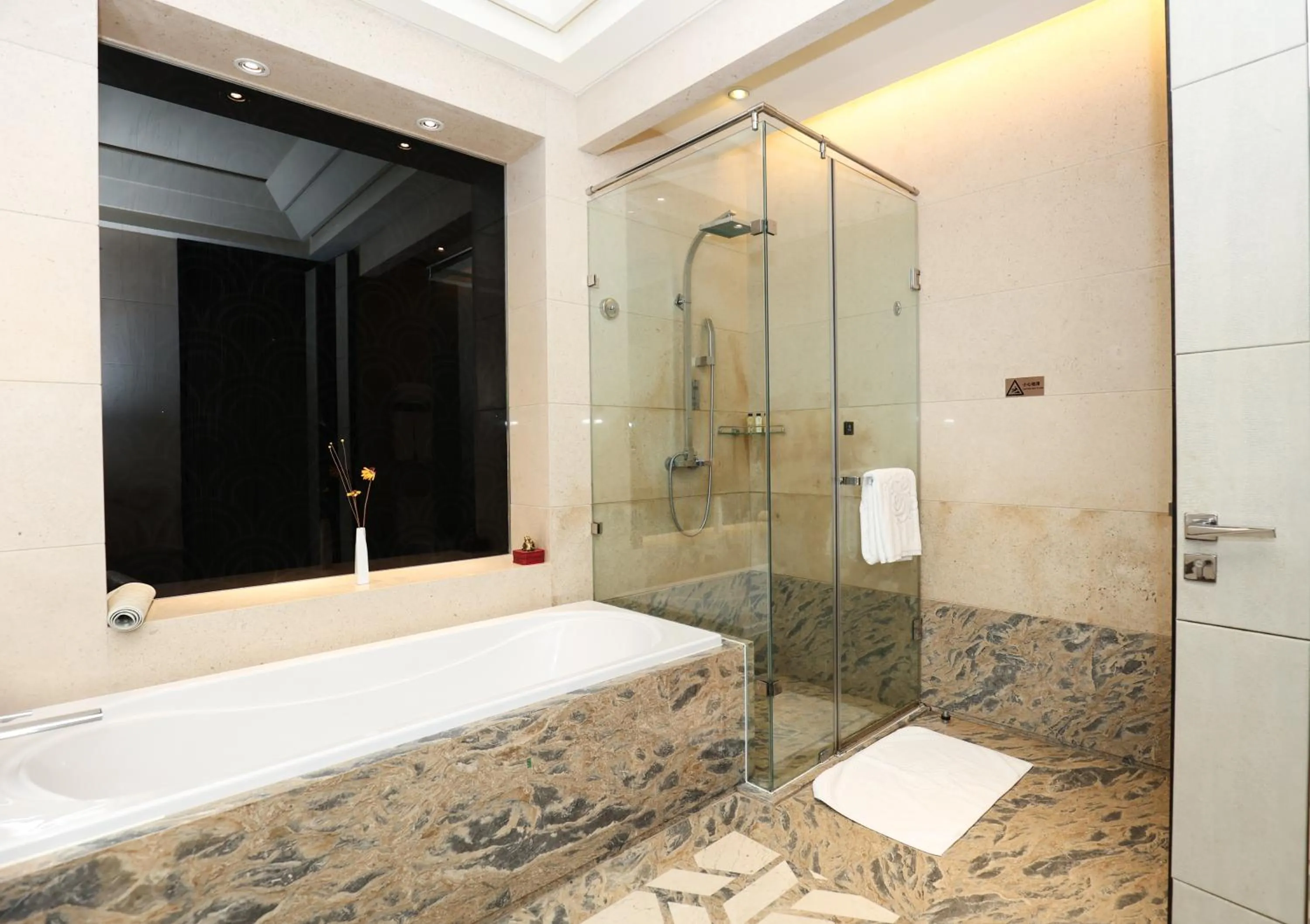 Shower in Chateau Star River Shanghai Minhang