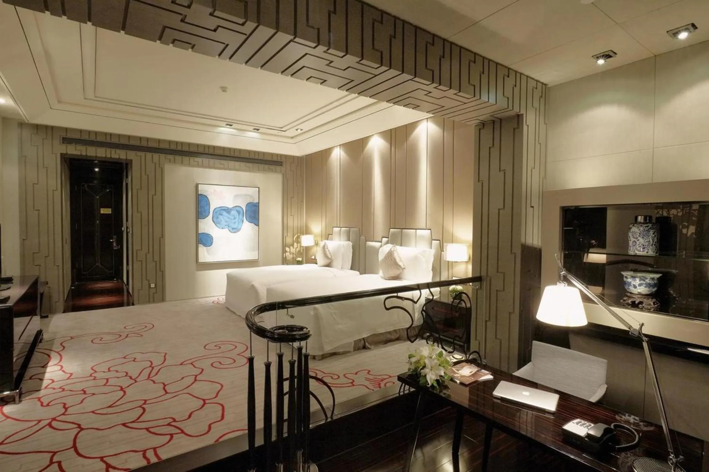 Photo of the whole room, Bed in Chateau Star River Shanghai Minhang