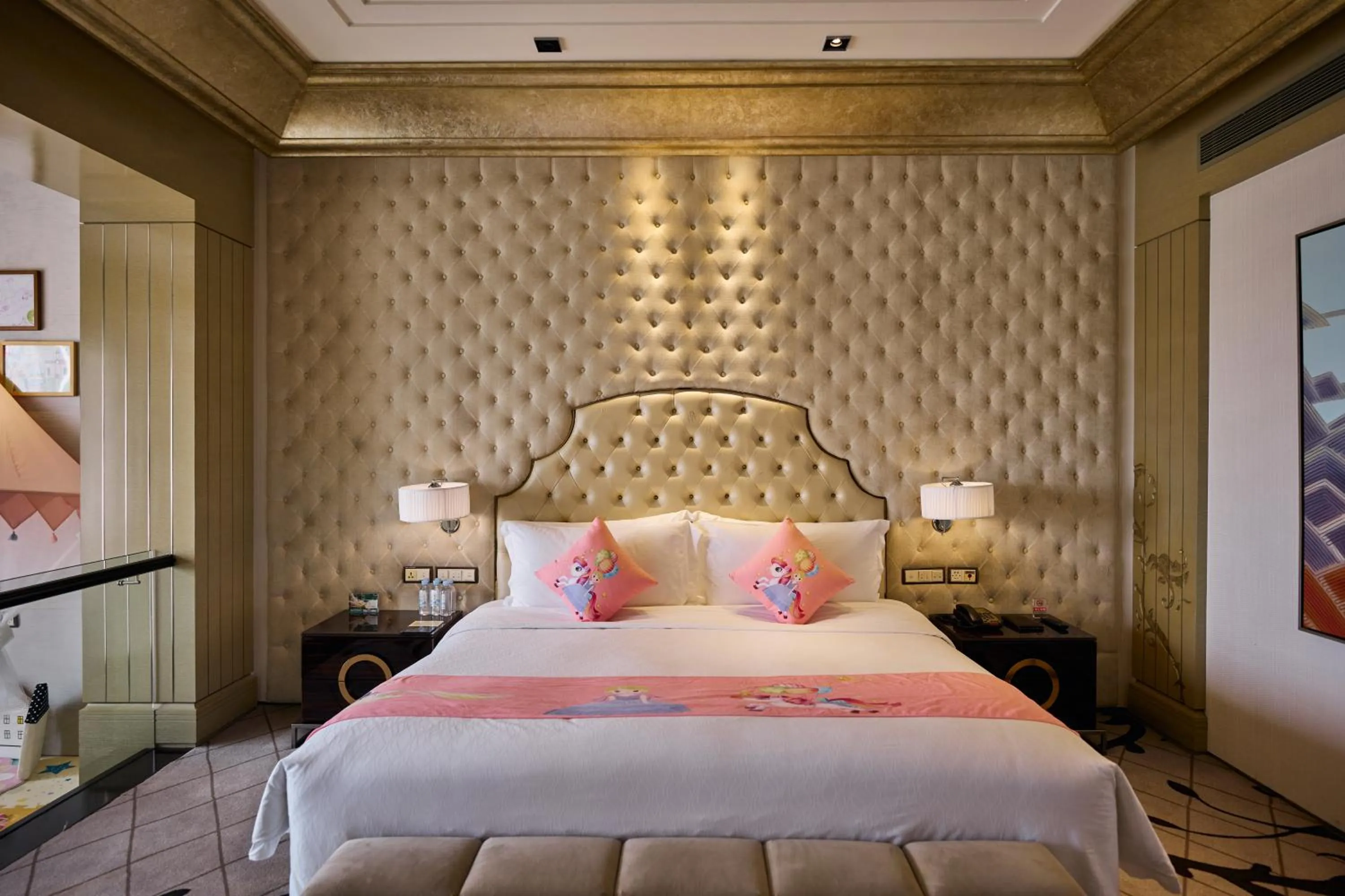 Bed in Chateau Star River Shanghai Minhang