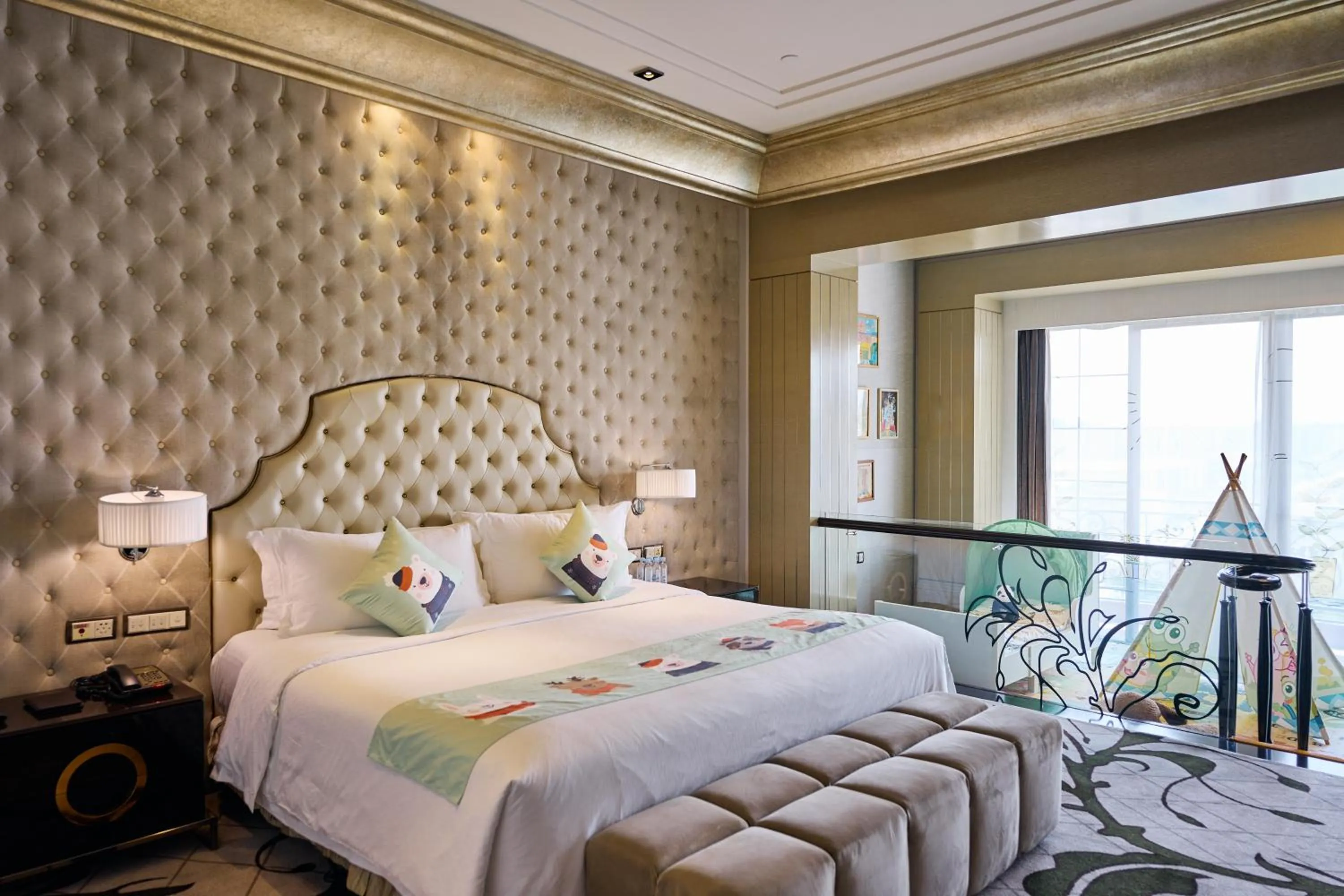 Bed in Chateau Star River Shanghai Minhang