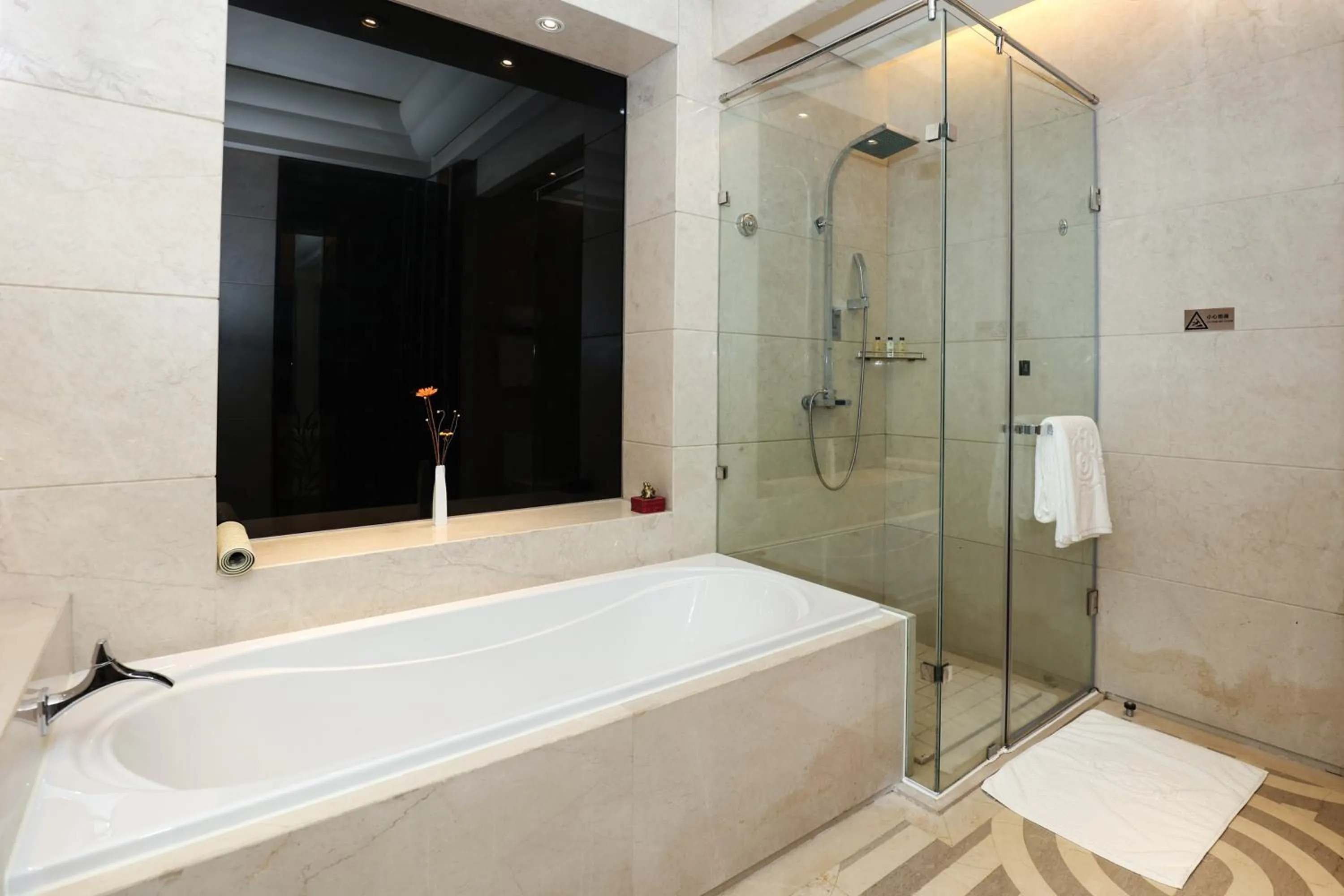 Shower in Chateau Star River Shanghai Minhang