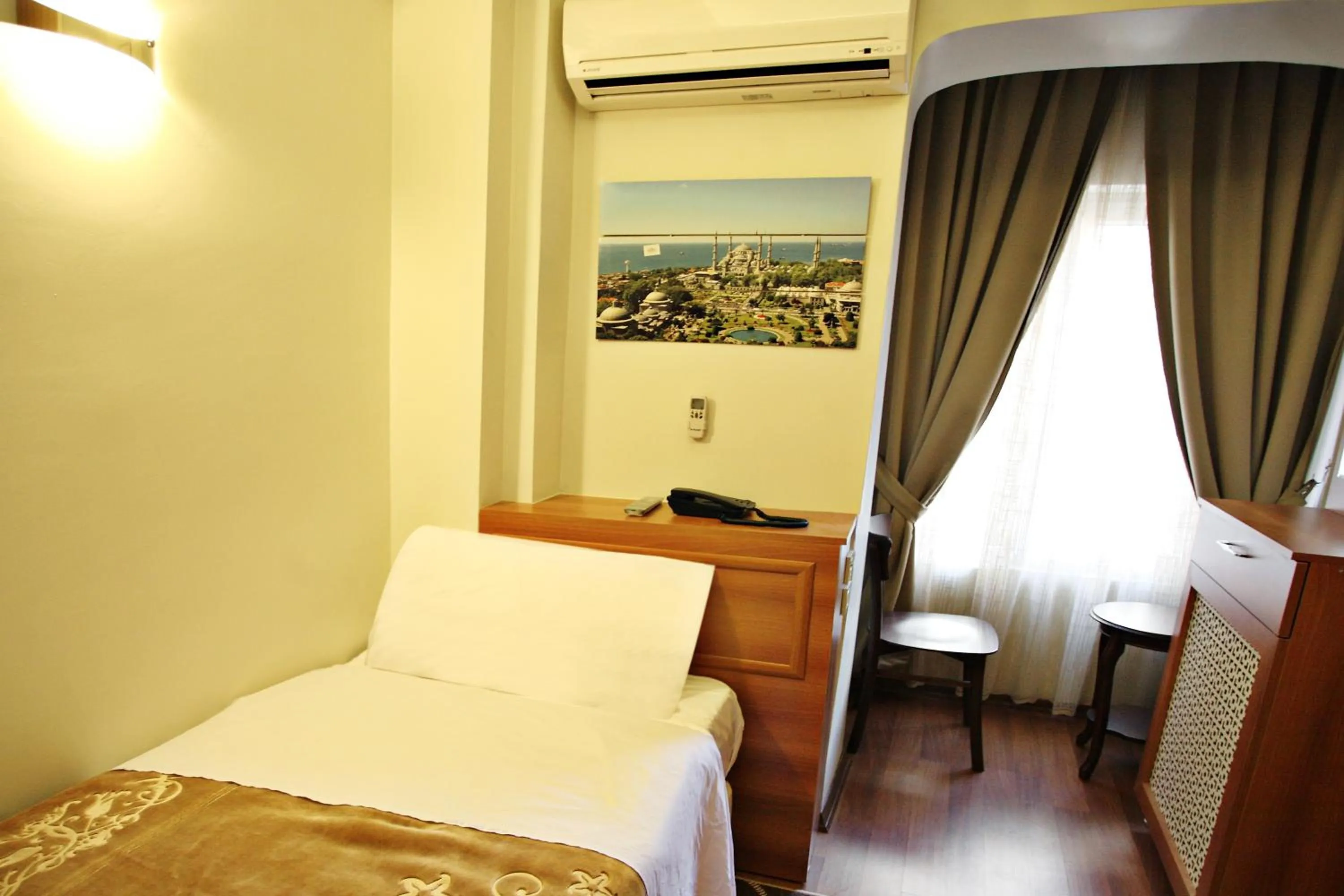 Bed in Taksim Palace Hotel