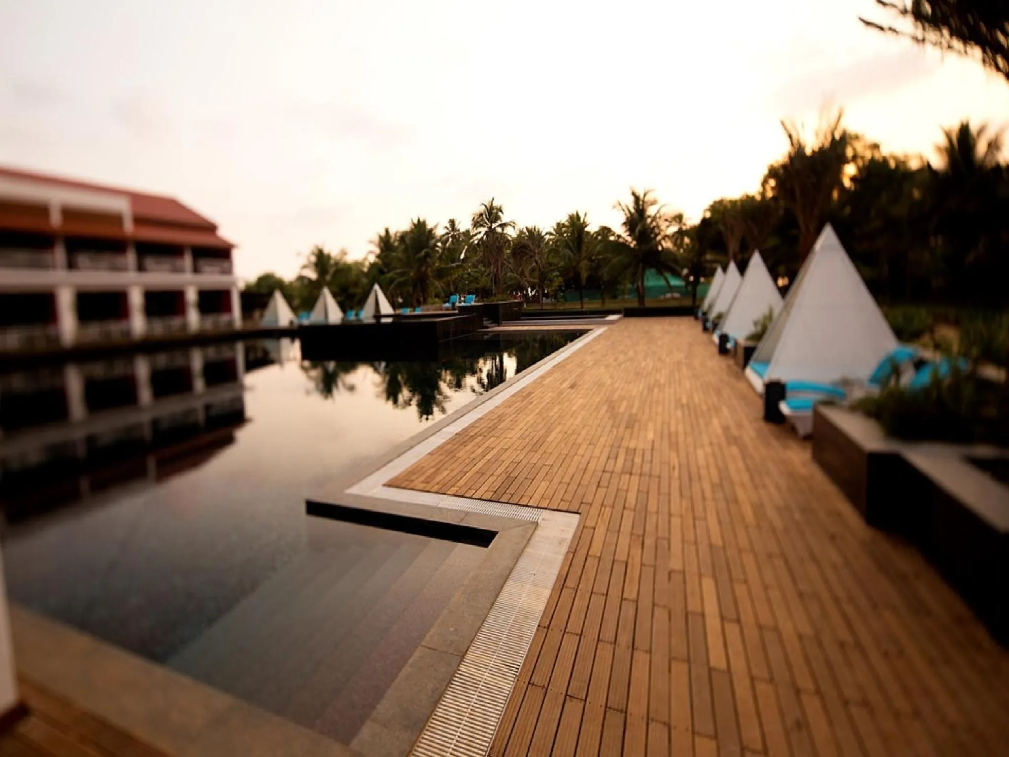 Swimming pool in Planet Hollywood Beach Resort Goa
