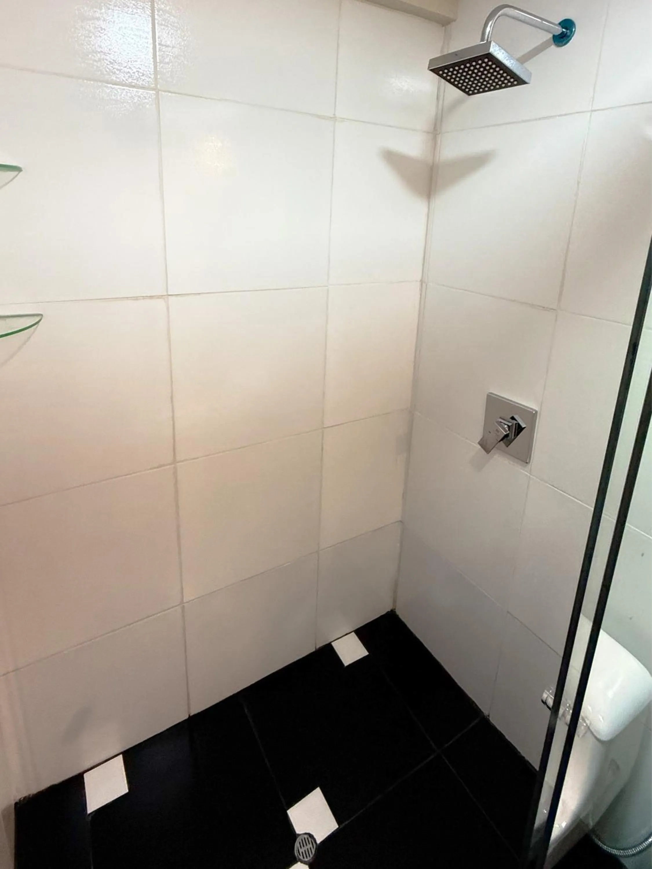 Shower in Andenes del Inca Hotel