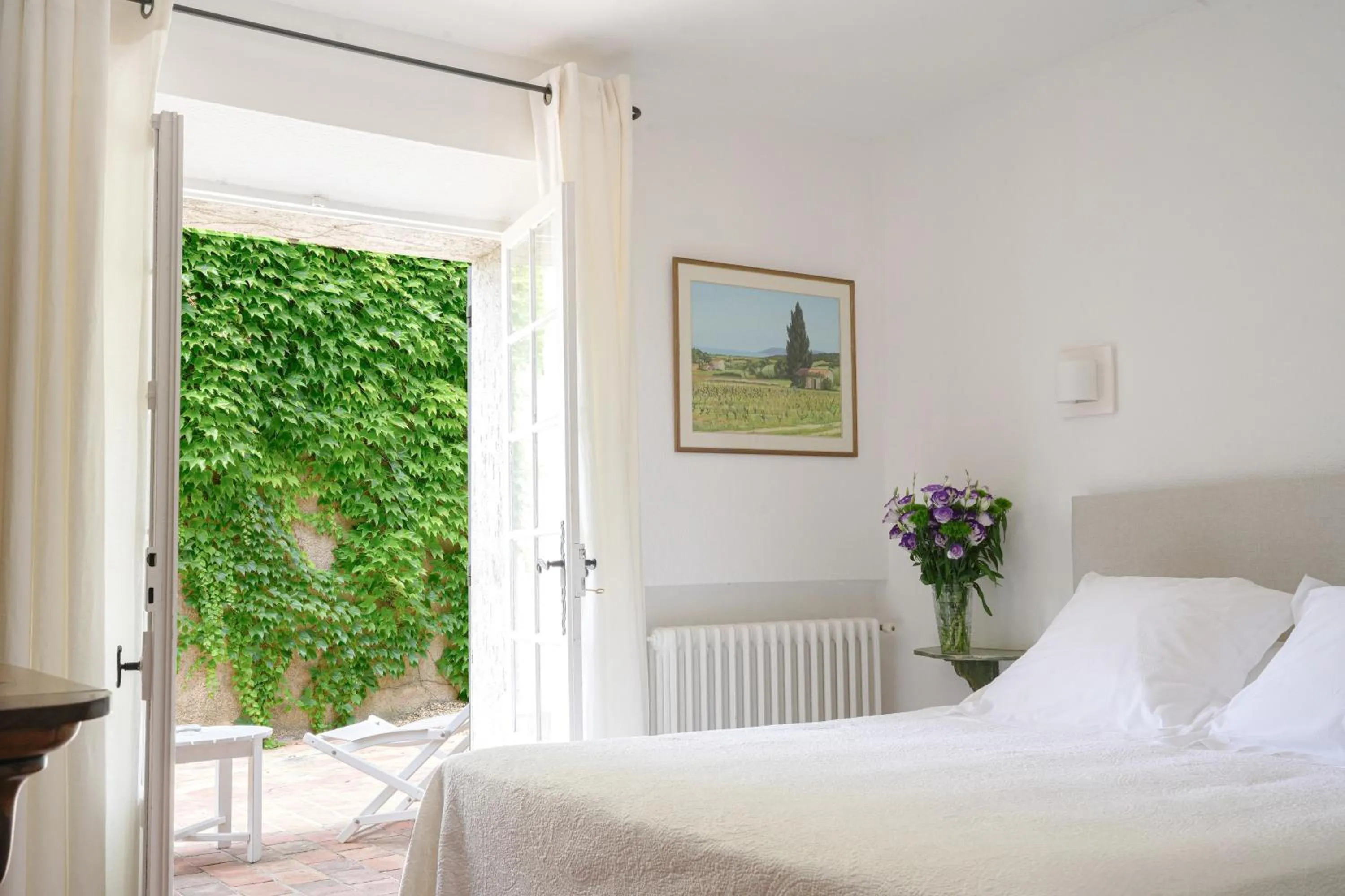 Patio, Bed in Hôtel La Figuière