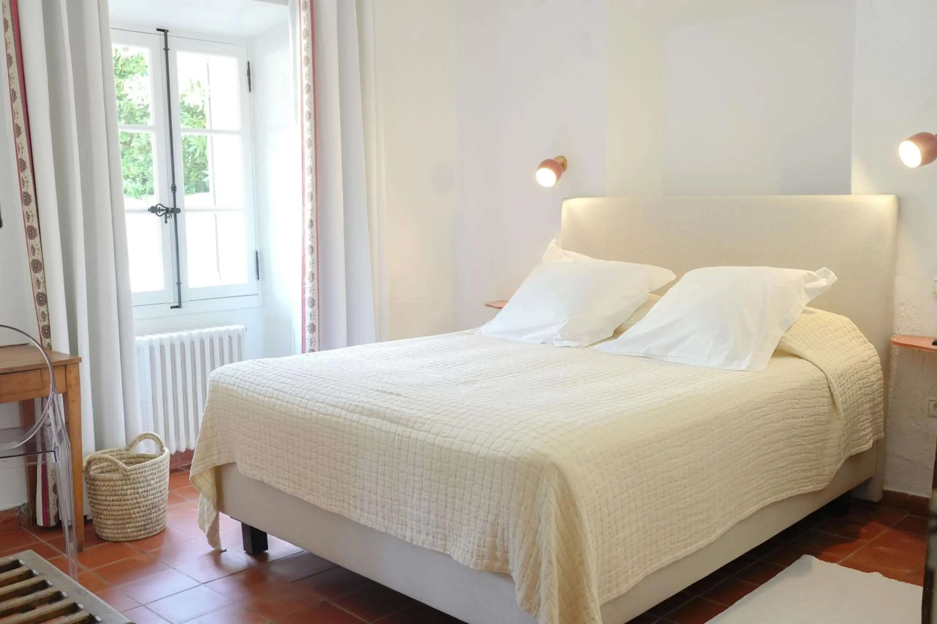Bed in Hôtel La Figuière
