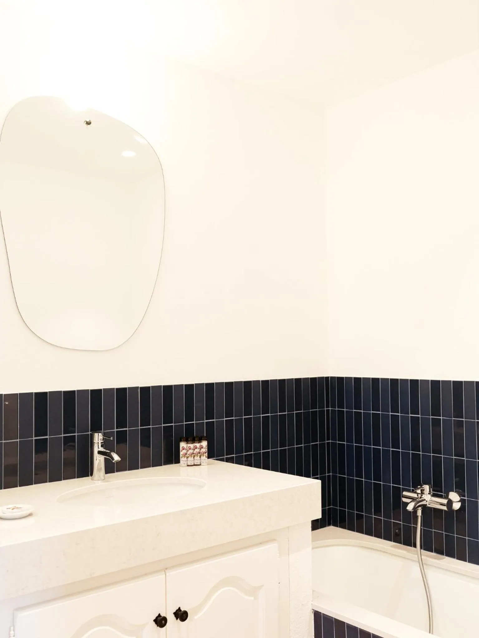 Bathroom in Hôtel La Figuière