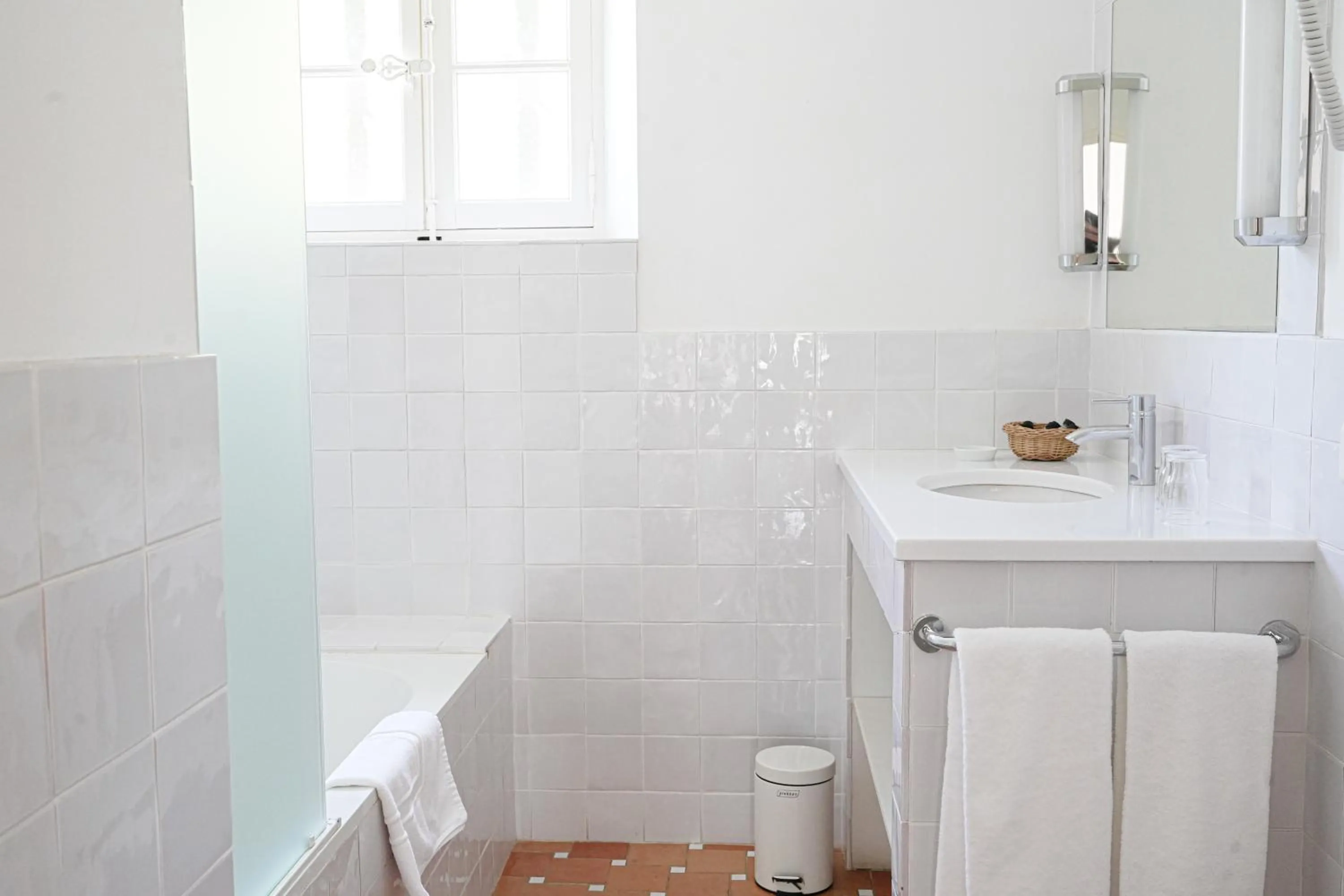 Bathroom in Hôtel La Figuière