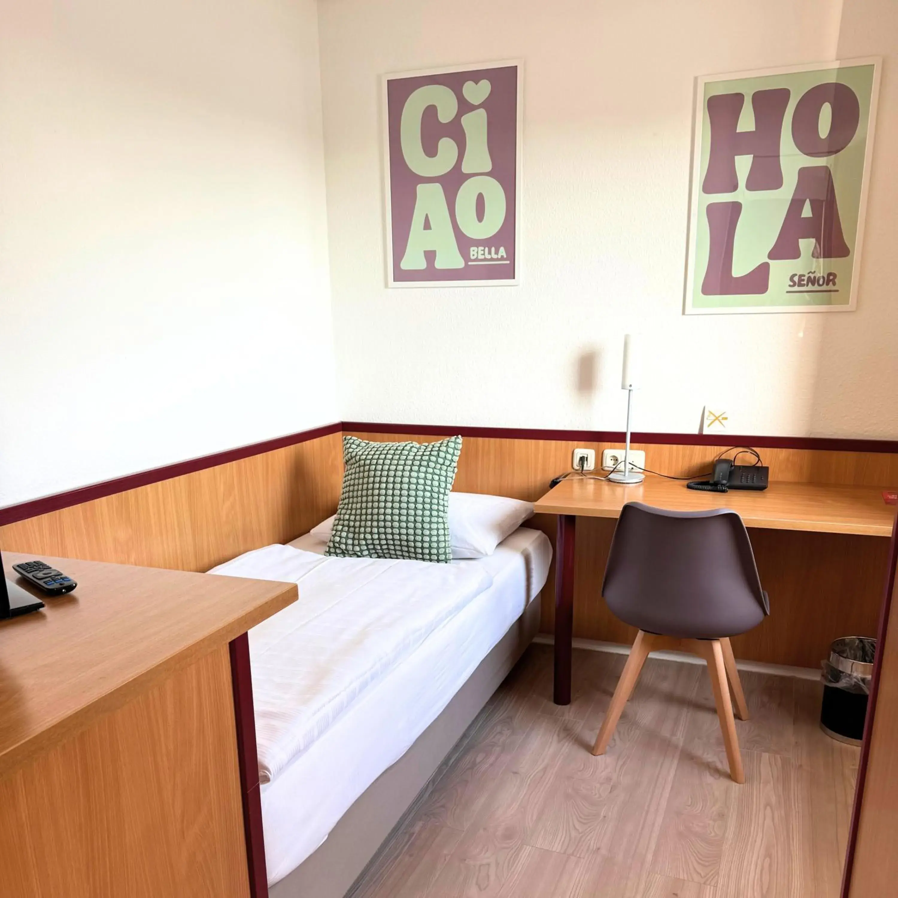 Single Room in Colourful Hotel Single Room in Colourful Hotel