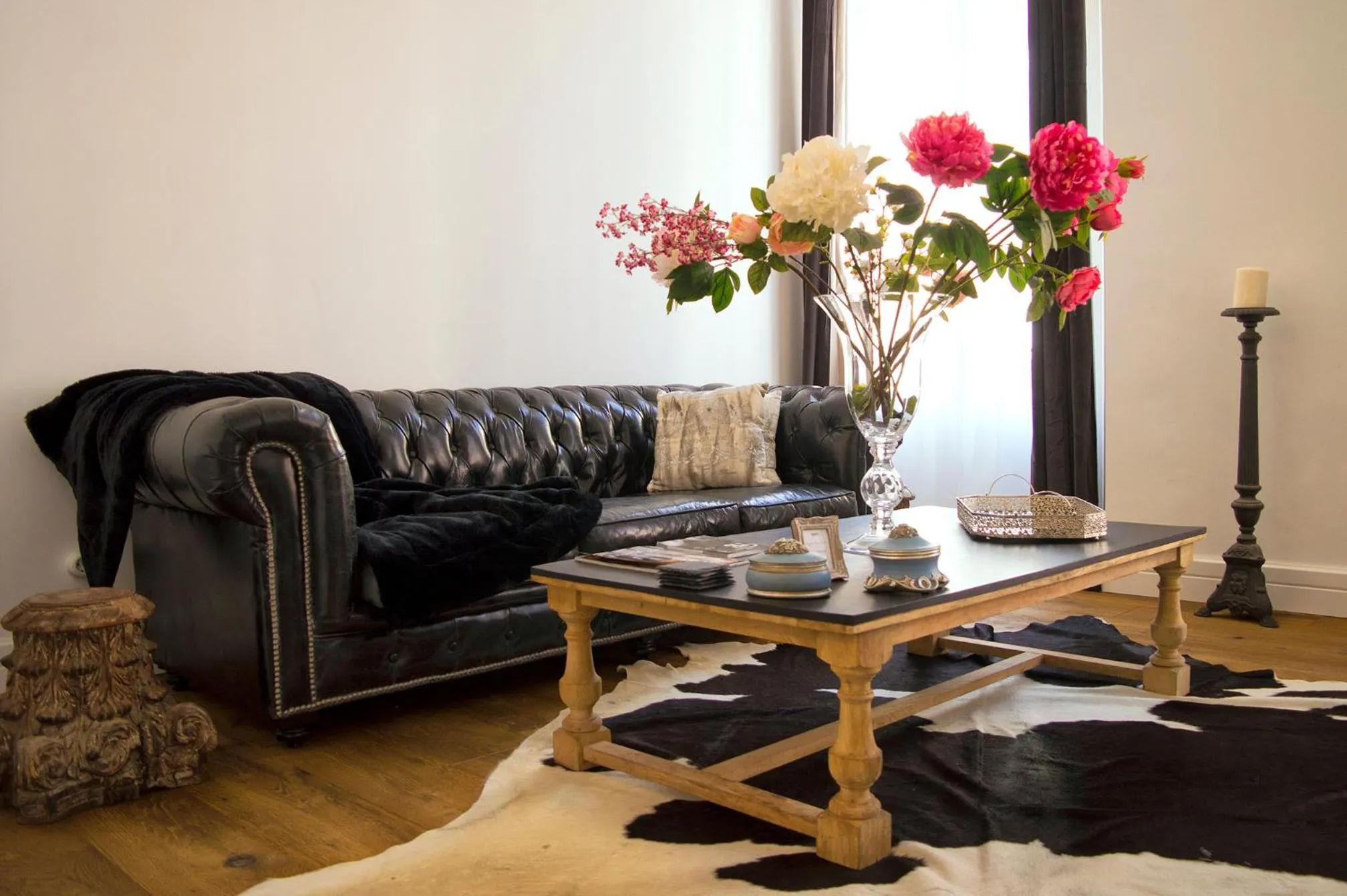 Living room in Purple Dog Suites