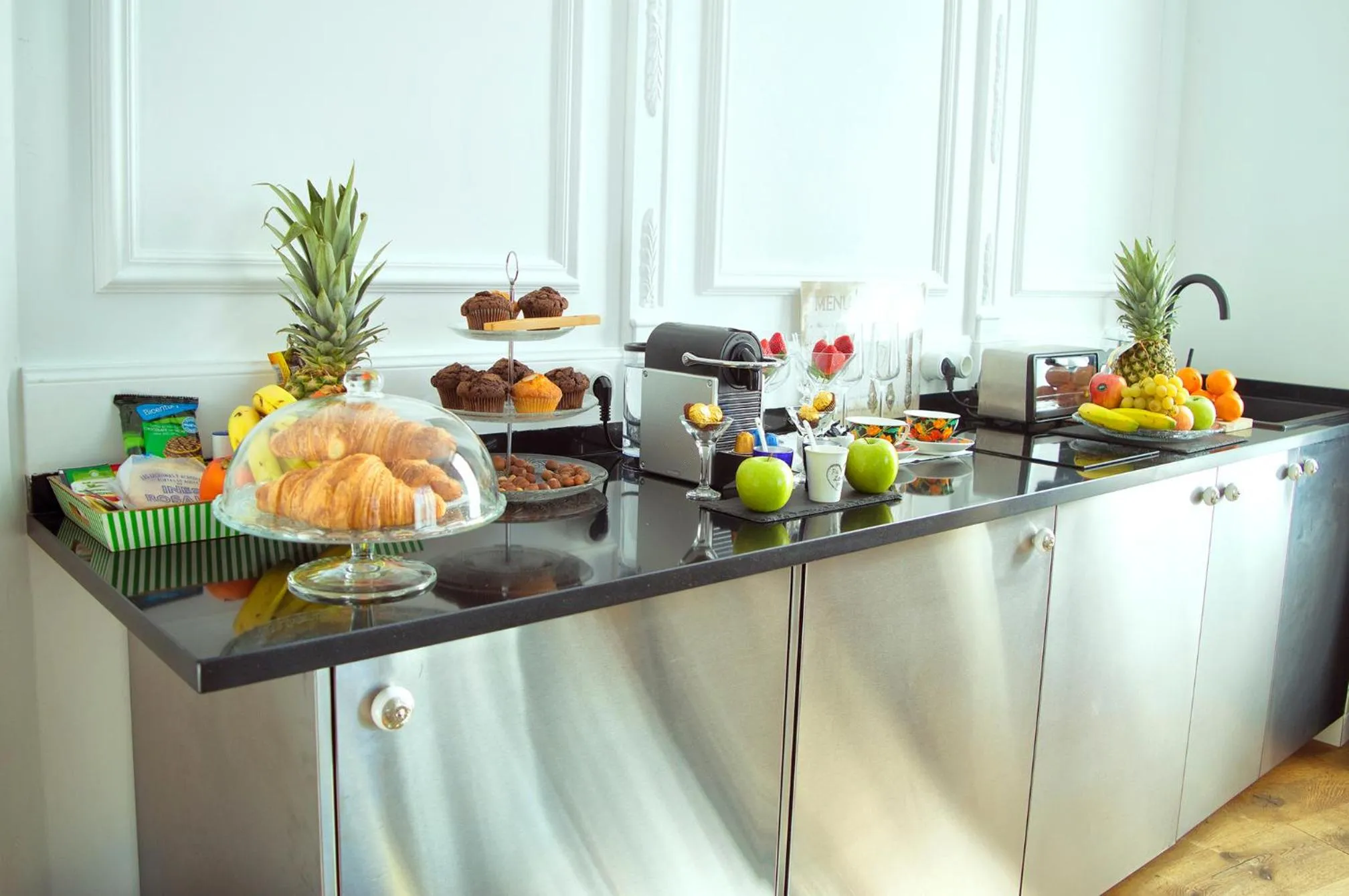 Breakfast in Purple Dog Suites