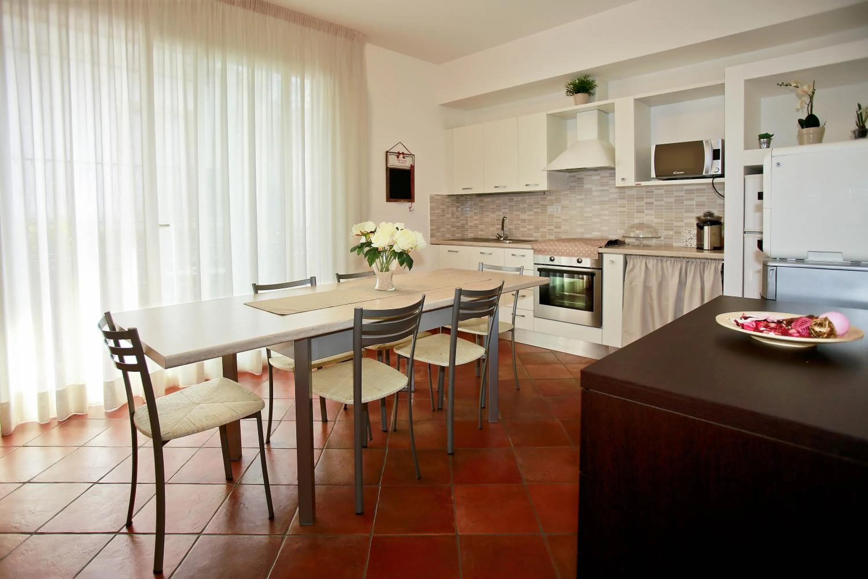 Kitchen or kitchenette in B&B A casa di amici
