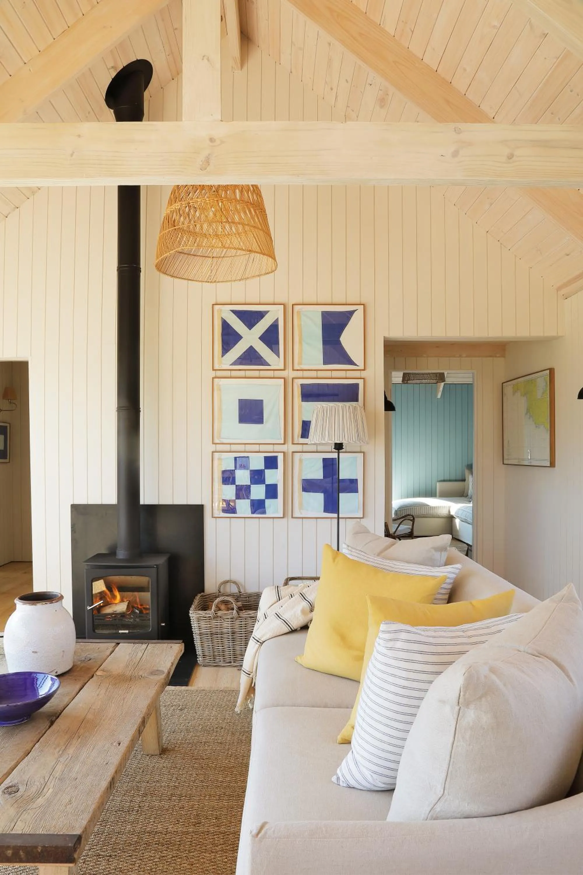 Communal lounge/ TV room, Bed in Coot Club