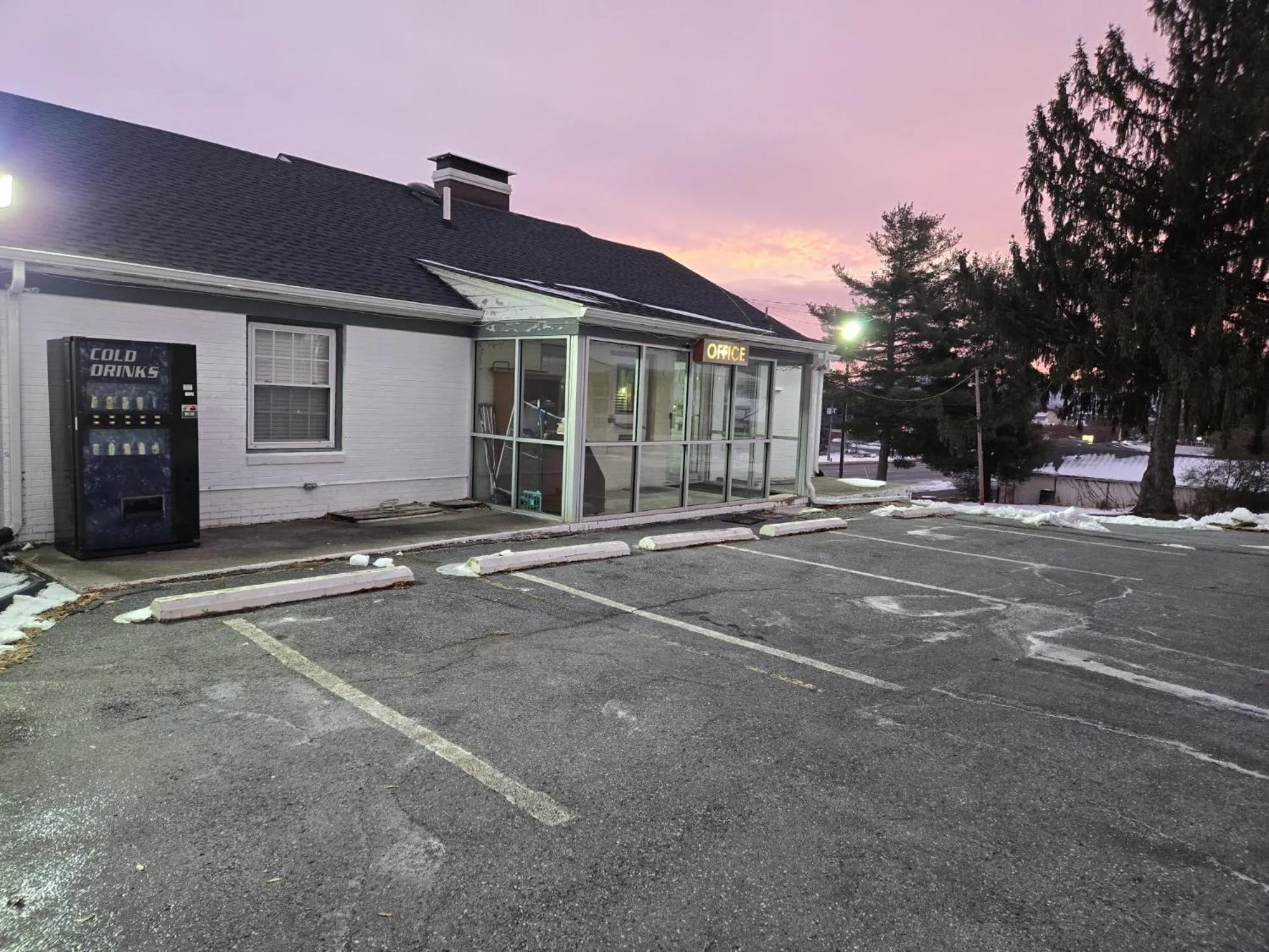 Parking in Skyline Motel by Belvilla Waynesboro US 250