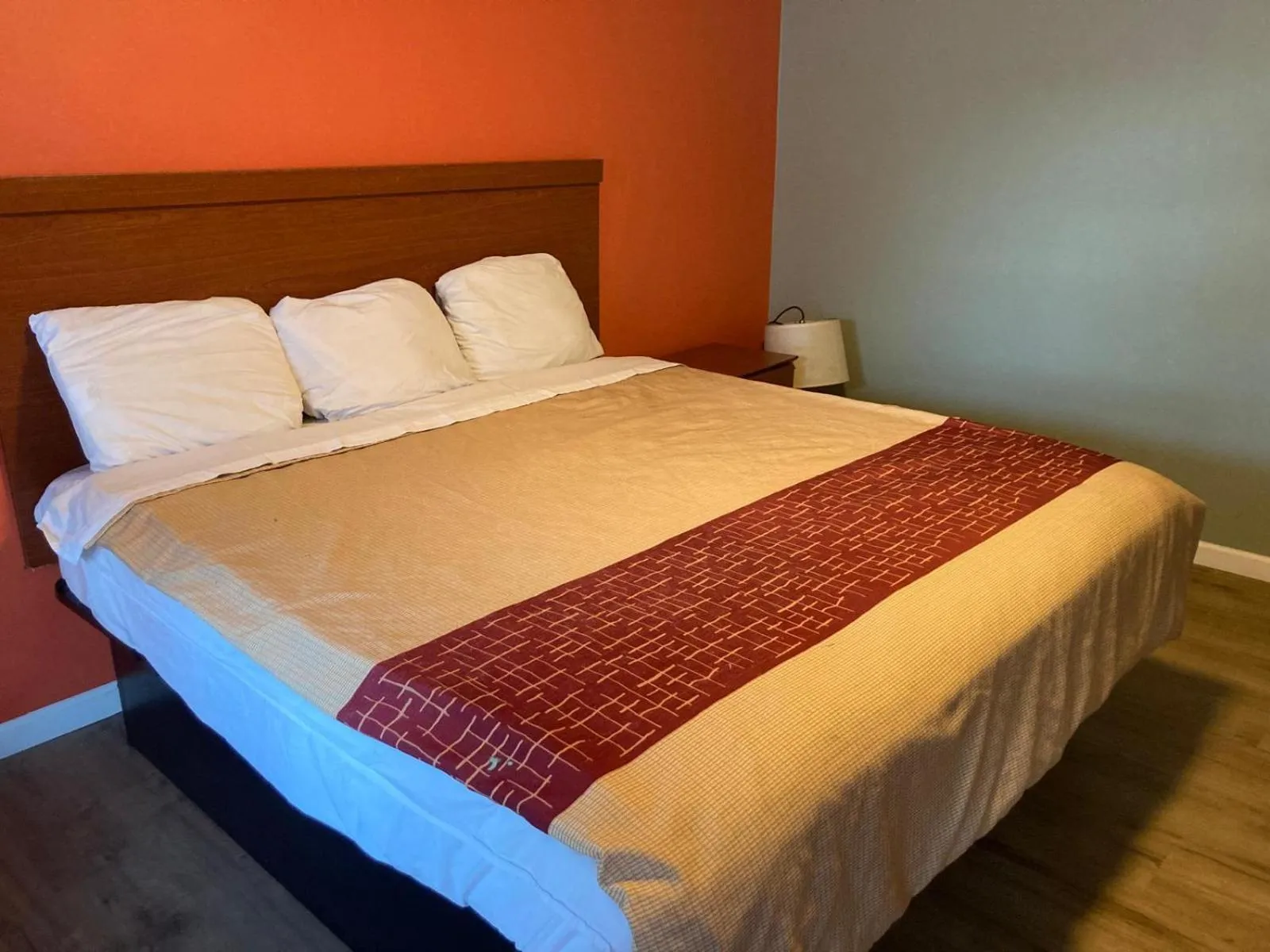 Bedroom in Skyline Motel by Belvilla Waynesboro US 250