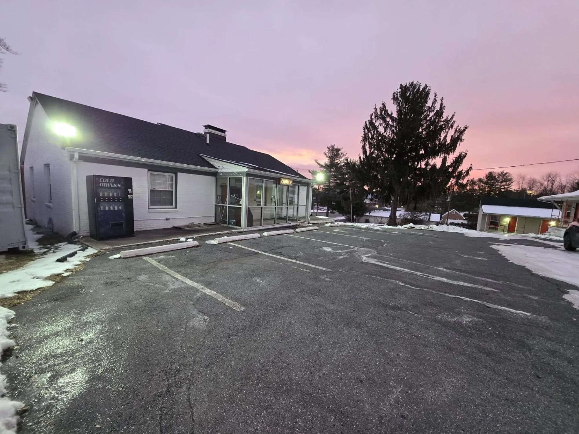 Parking in Skyline Motel by Belvilla Waynesboro US 250