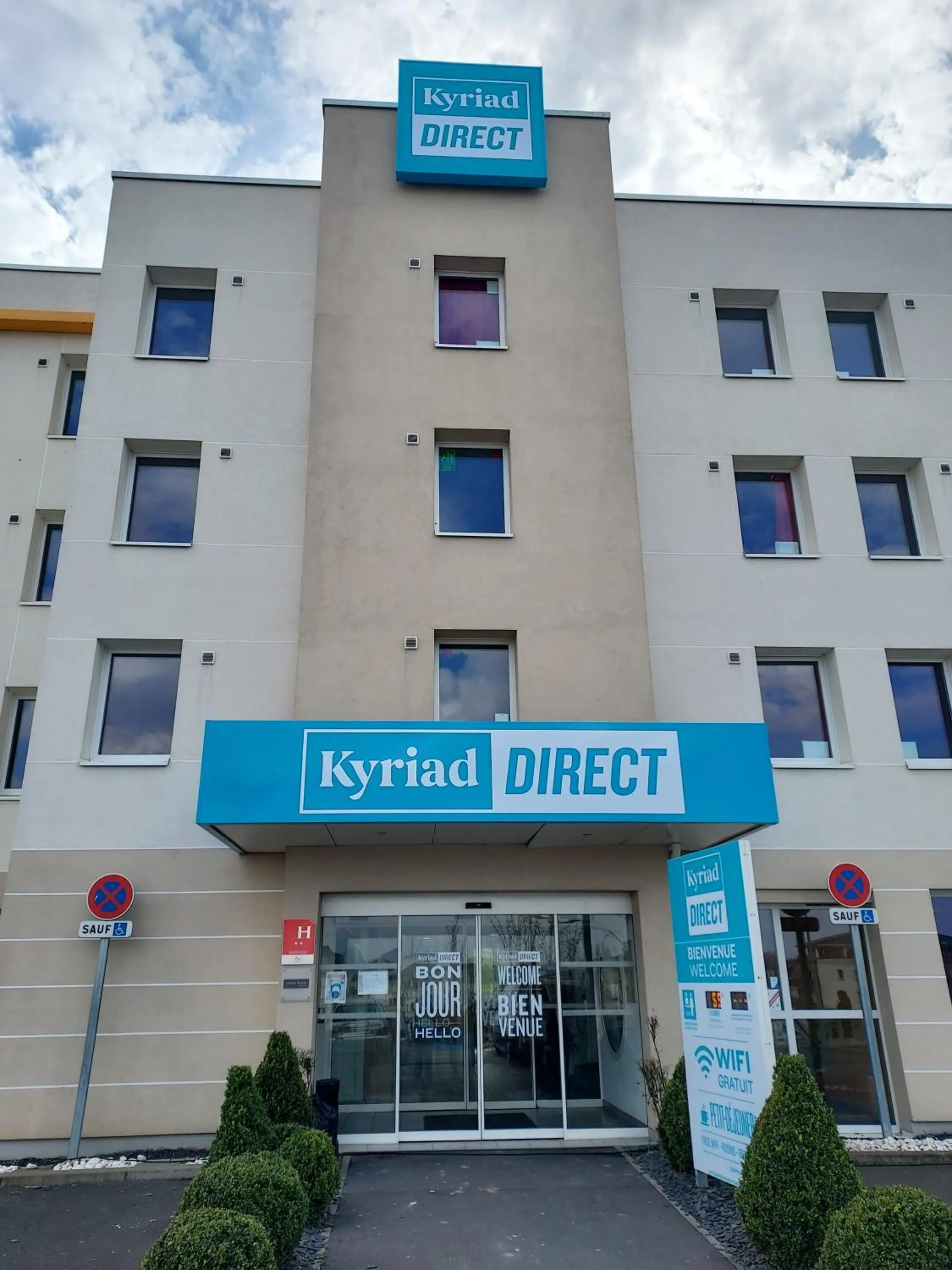 Facade/entrance in Kyriad Direct Arras - Saint-Laurent-Blangy - Parc Expo